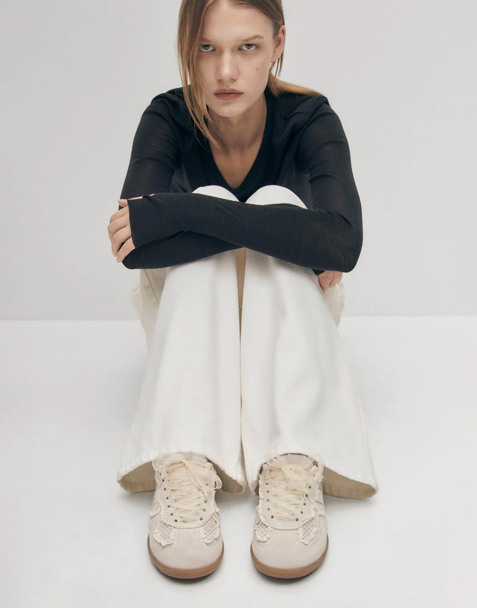 ALOHAS Sneakers Tb.490 in Pelle Crema con Dettagli Uncinetto