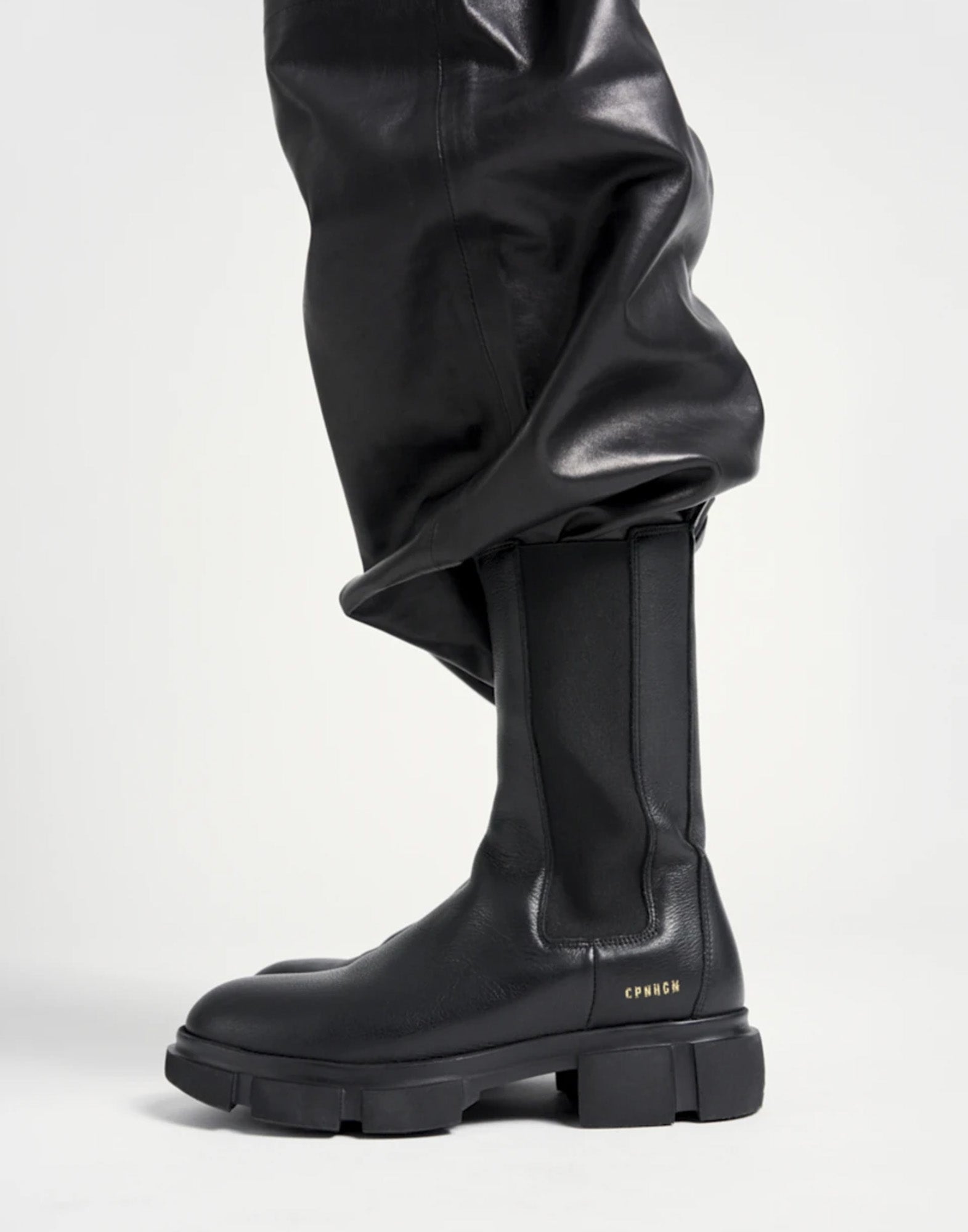 COPENHAGEN Chealsea Boots Alti in Vitello Nero