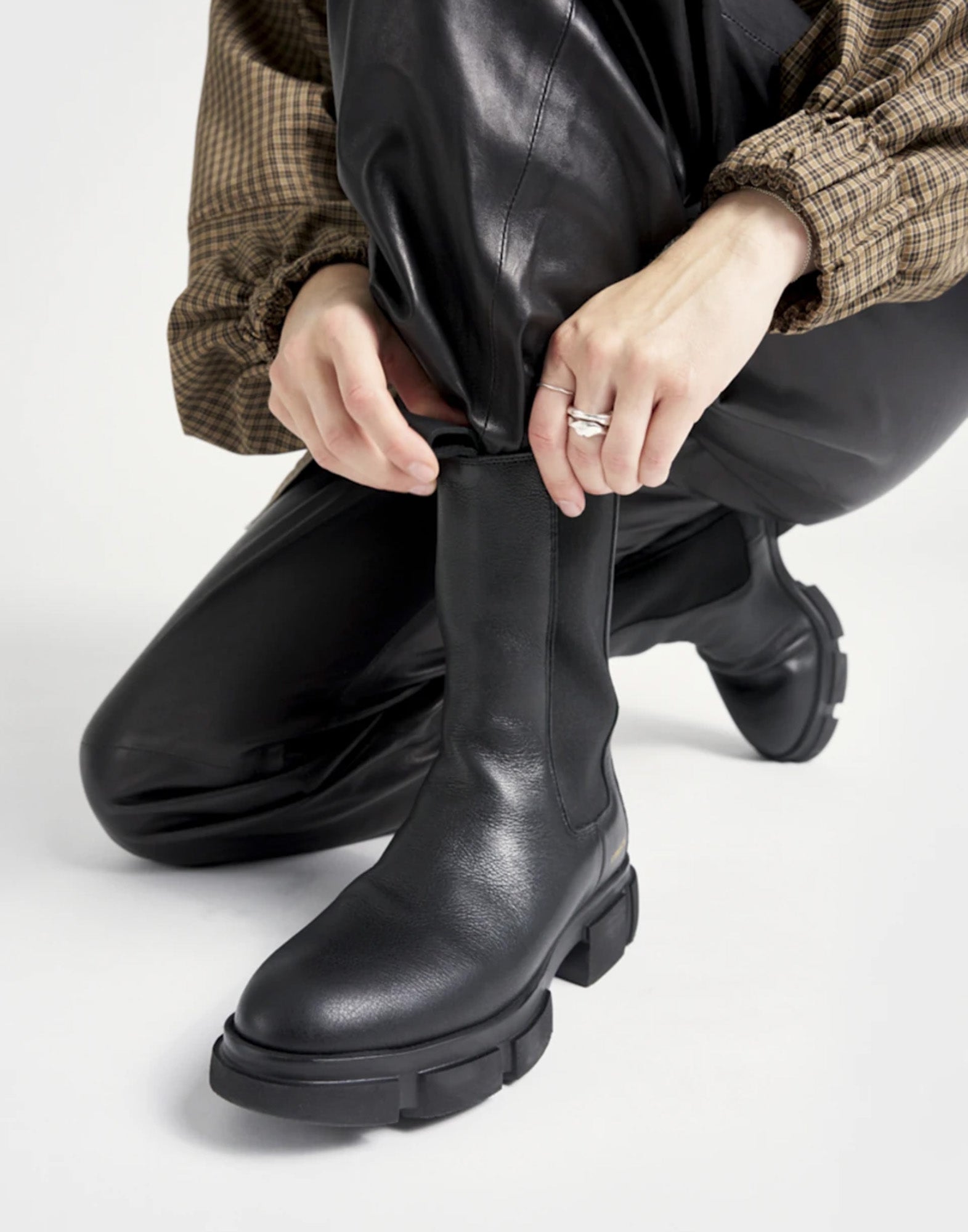 COPENHAGEN Chealsea Boots Alti in Vitello Nero