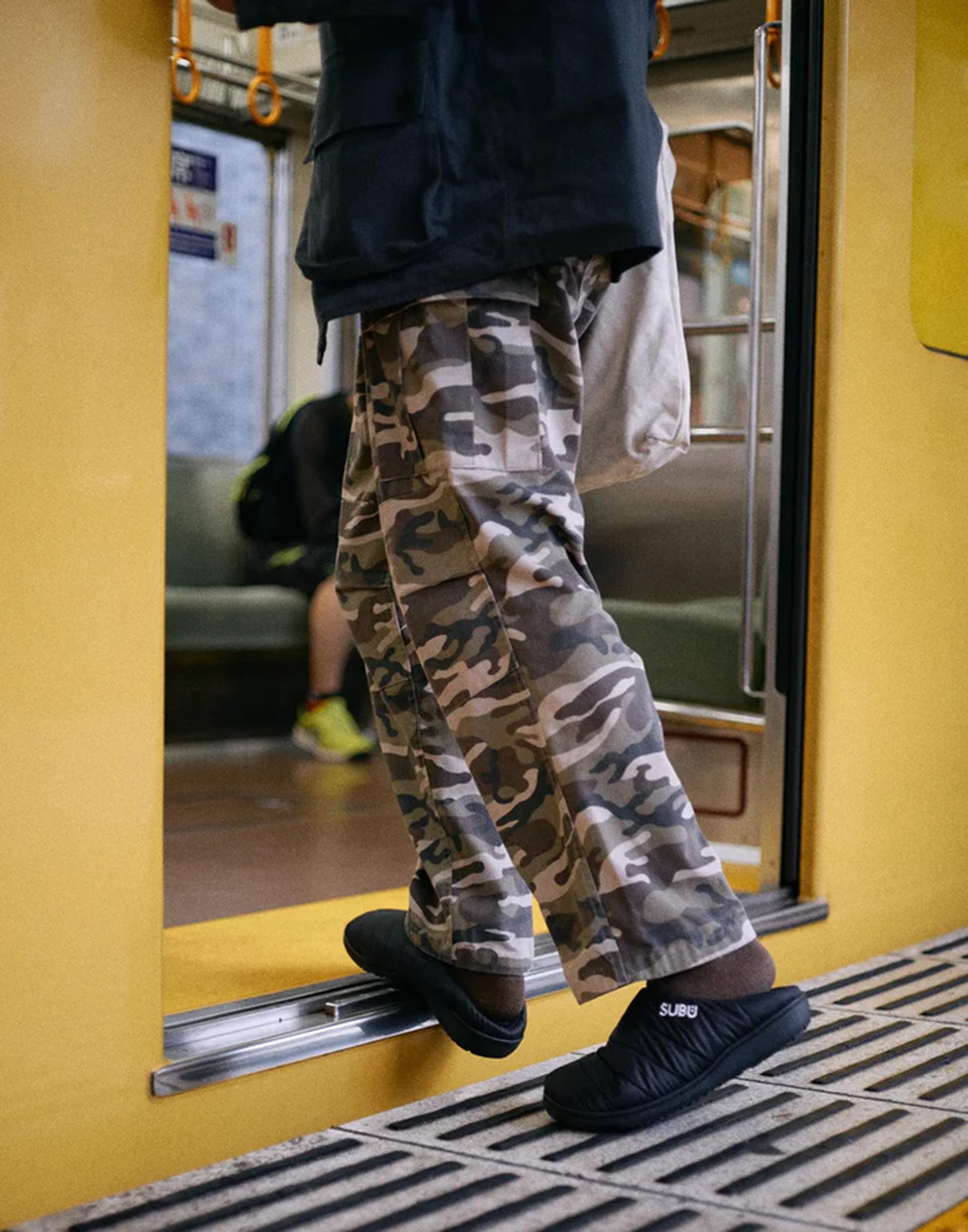 SUBU Slip On F-Line Black