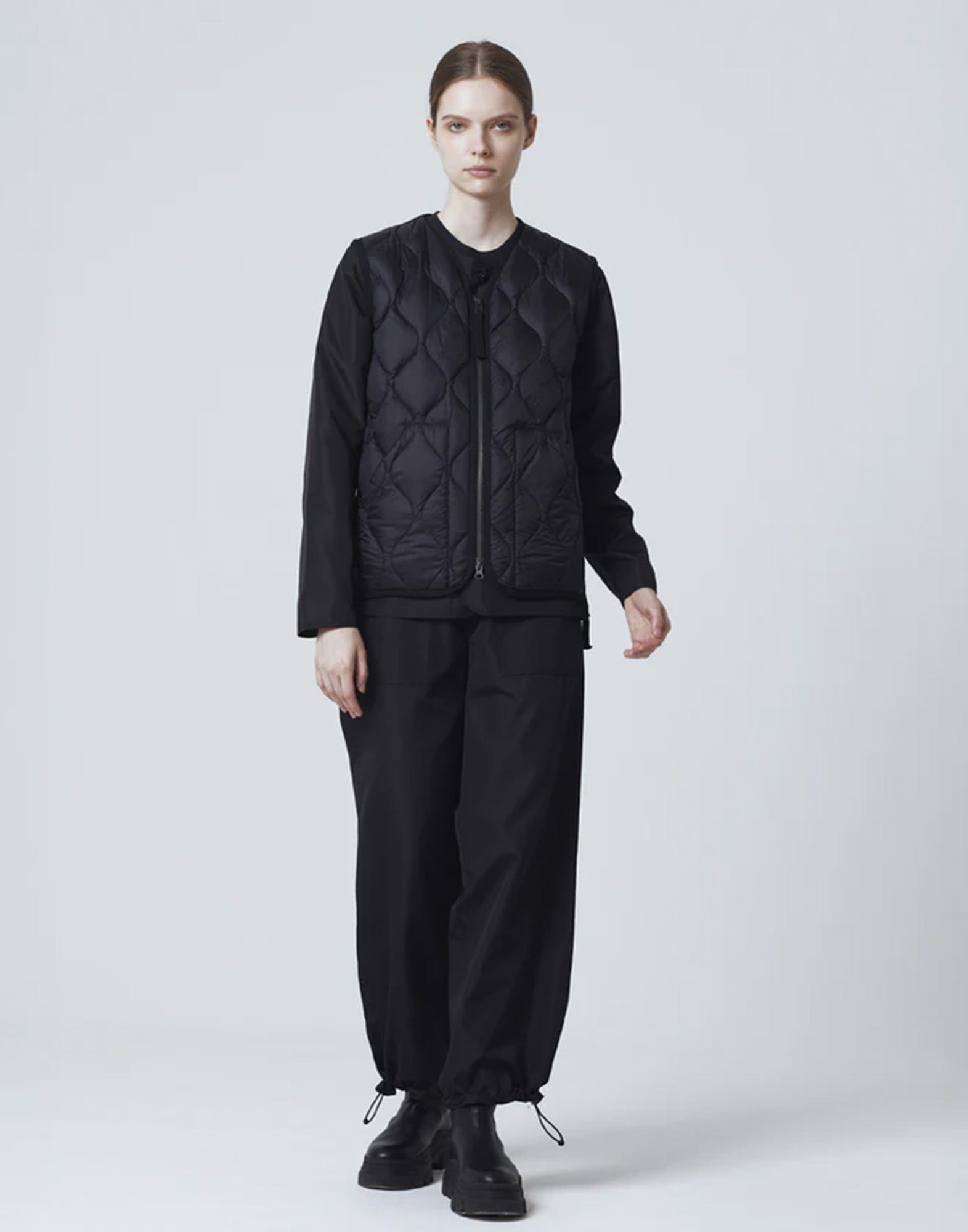 TAION Gilet Military V-Neck W-Zip Down in Soft Shell Nero