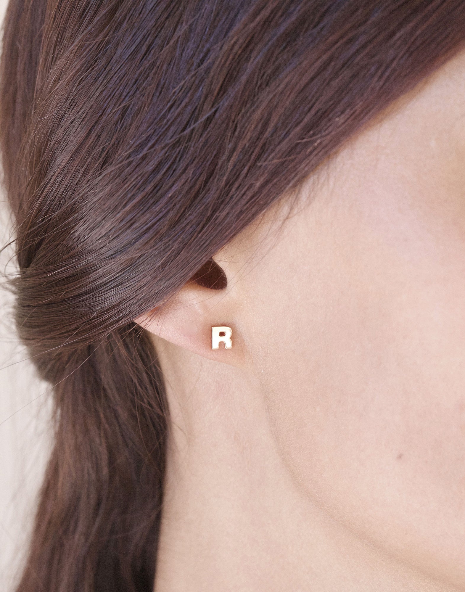 MAMAN ET SOPHIE Orecchino Singolo Lobo a Lettera Oro Rosa