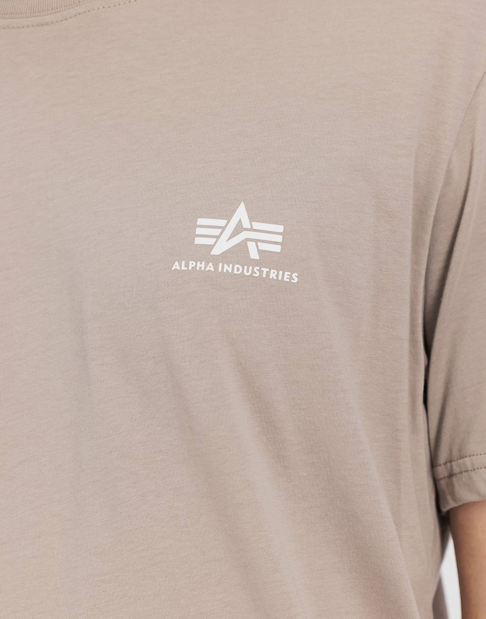 ALPHA INDUSTRIES Basic Small Logo T-Shirt Vintage Sand