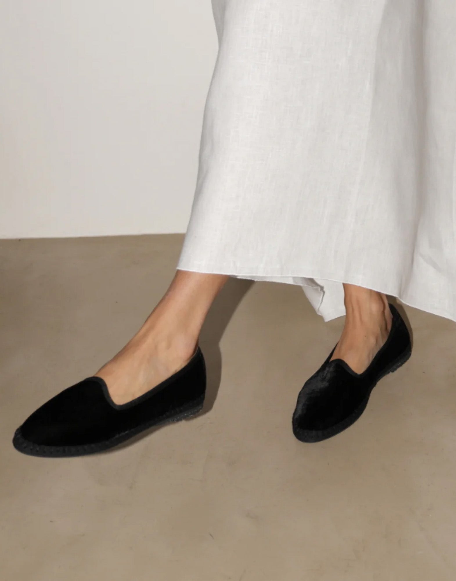 MANEBI X ALEX RIVIÈRE Friulane Demi in Velluto di Seta Black