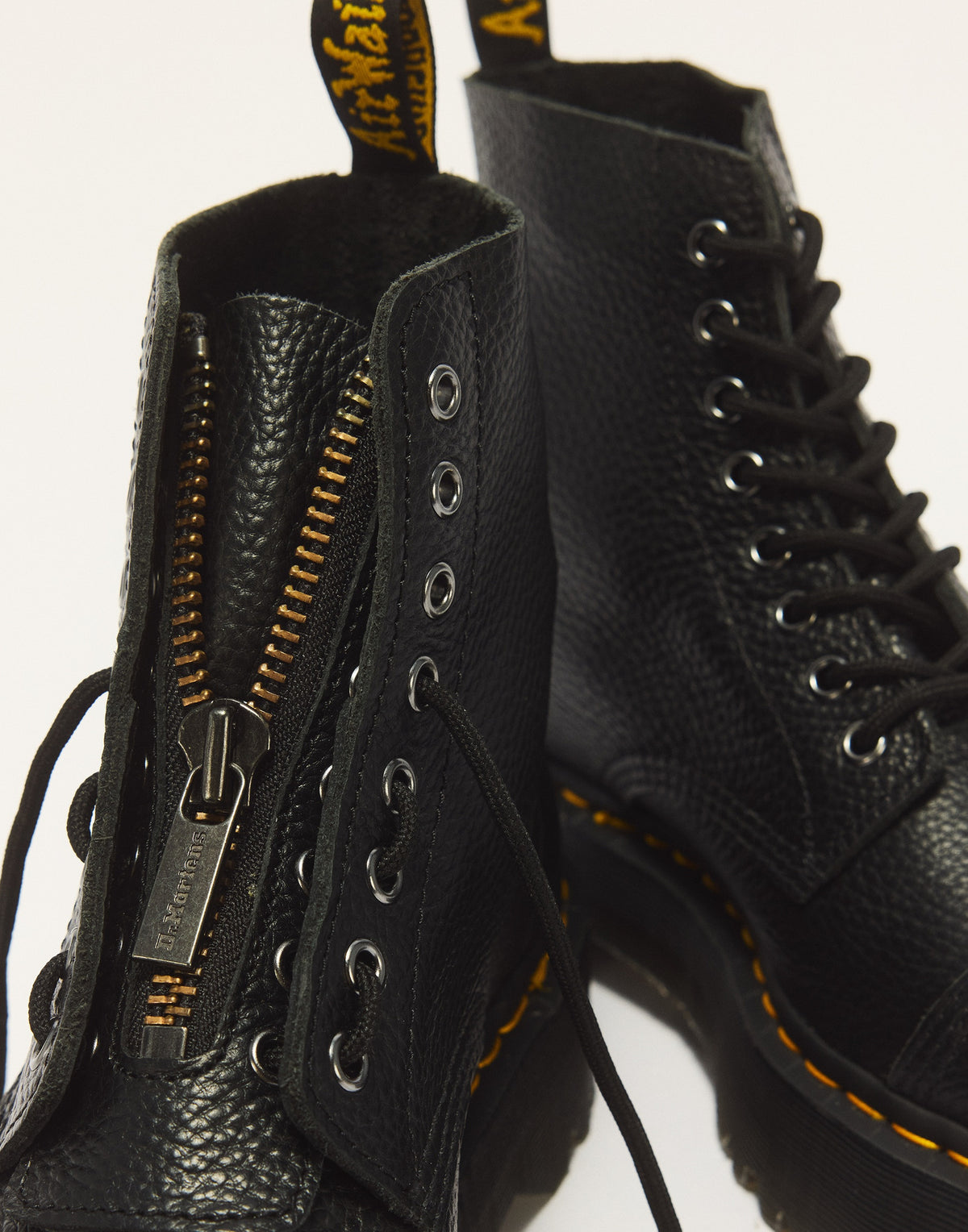 DR. MARTENS 22564001BLK BLK MILLED 