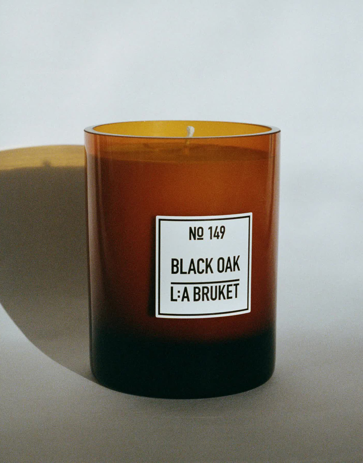 L:A BRUKET 149 Bougie parfumée Chêne noir 260g