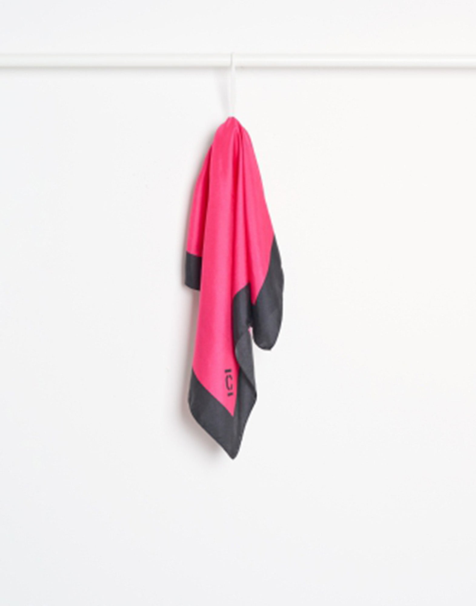 CLOSED Foulard di seta
