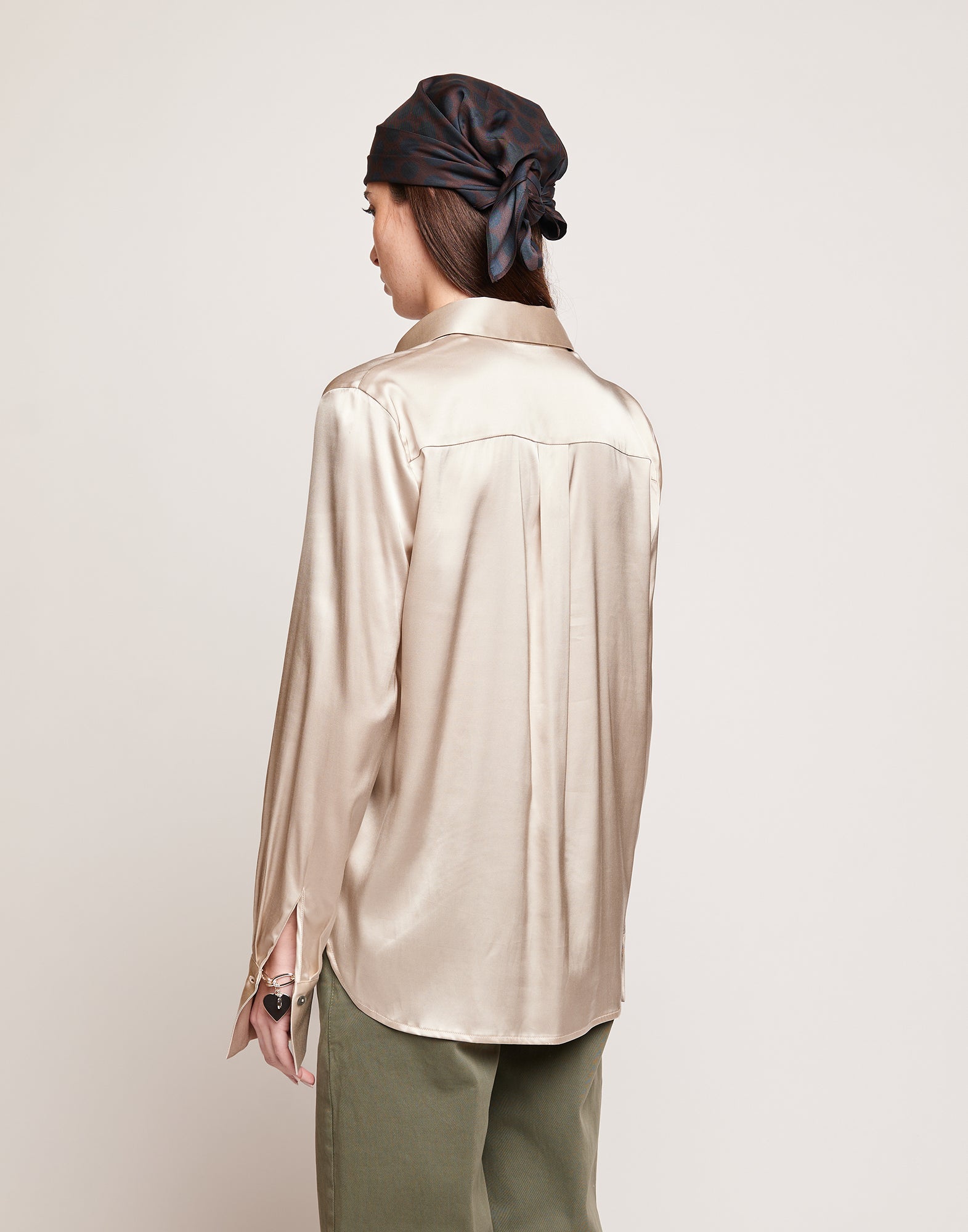 DOUUOD Camicia in Satin Stretch con Rouches Frontali Champagne