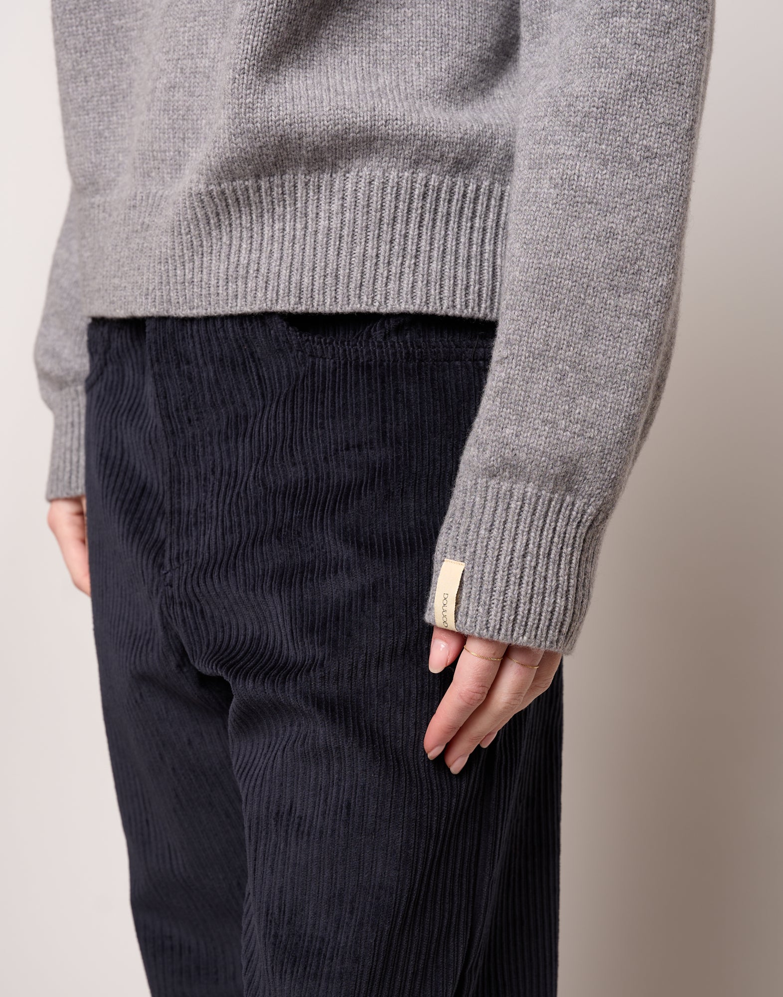 DOUUOD Maglia Collo Alto Genderless in Lana e Cashmere Fumo Melange