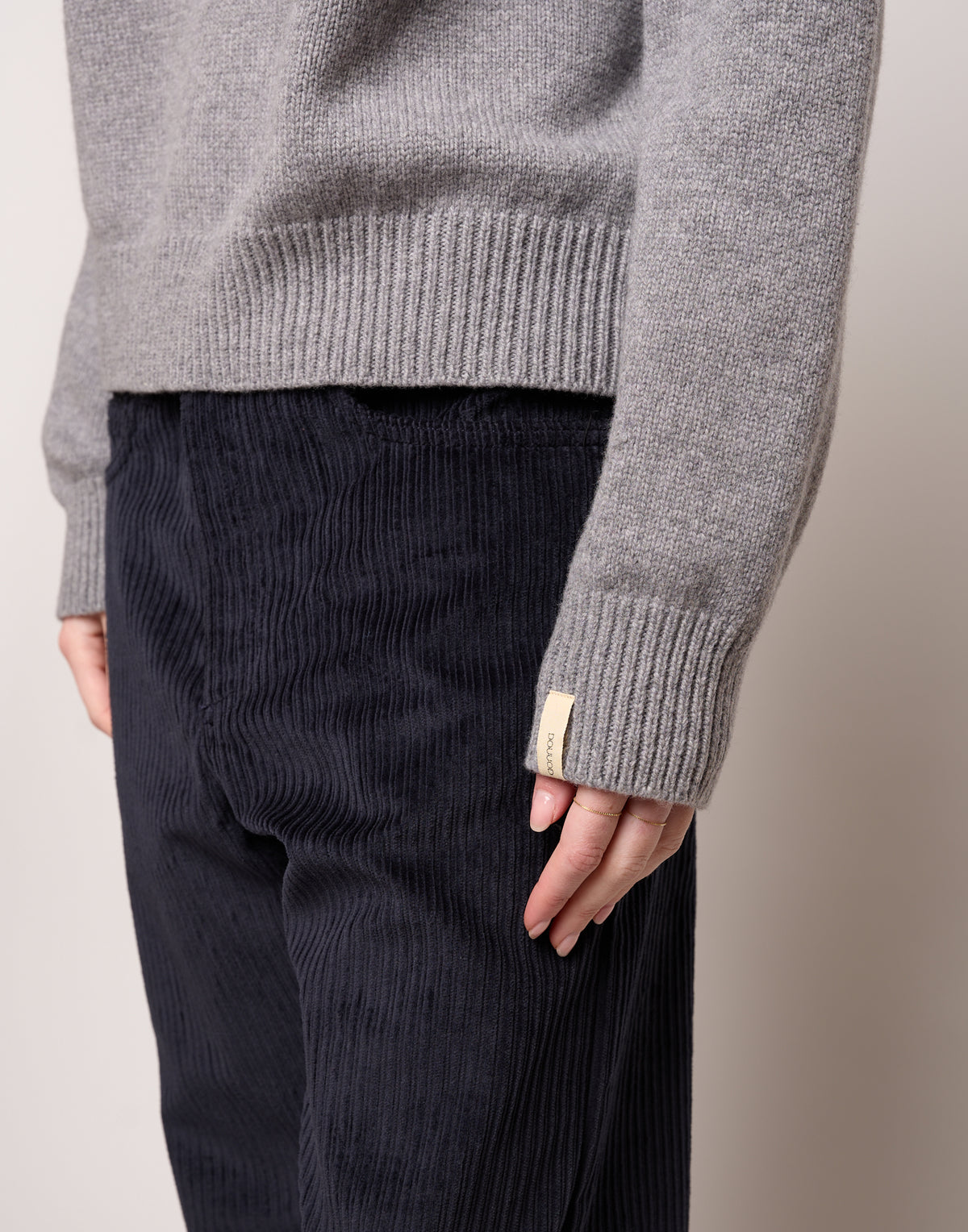 DOUUOD Maglia Collo Alto Genderless in Lana e Cashmere Fumo Melange