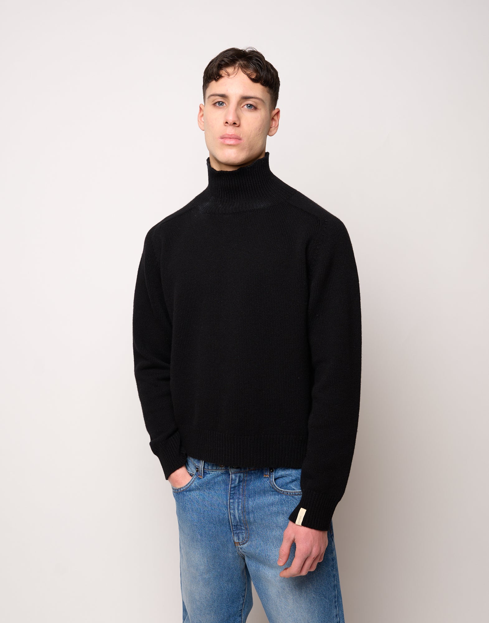 DOUUOD Maglia Collo Alto Genderless in Lana e Cashmere Nero