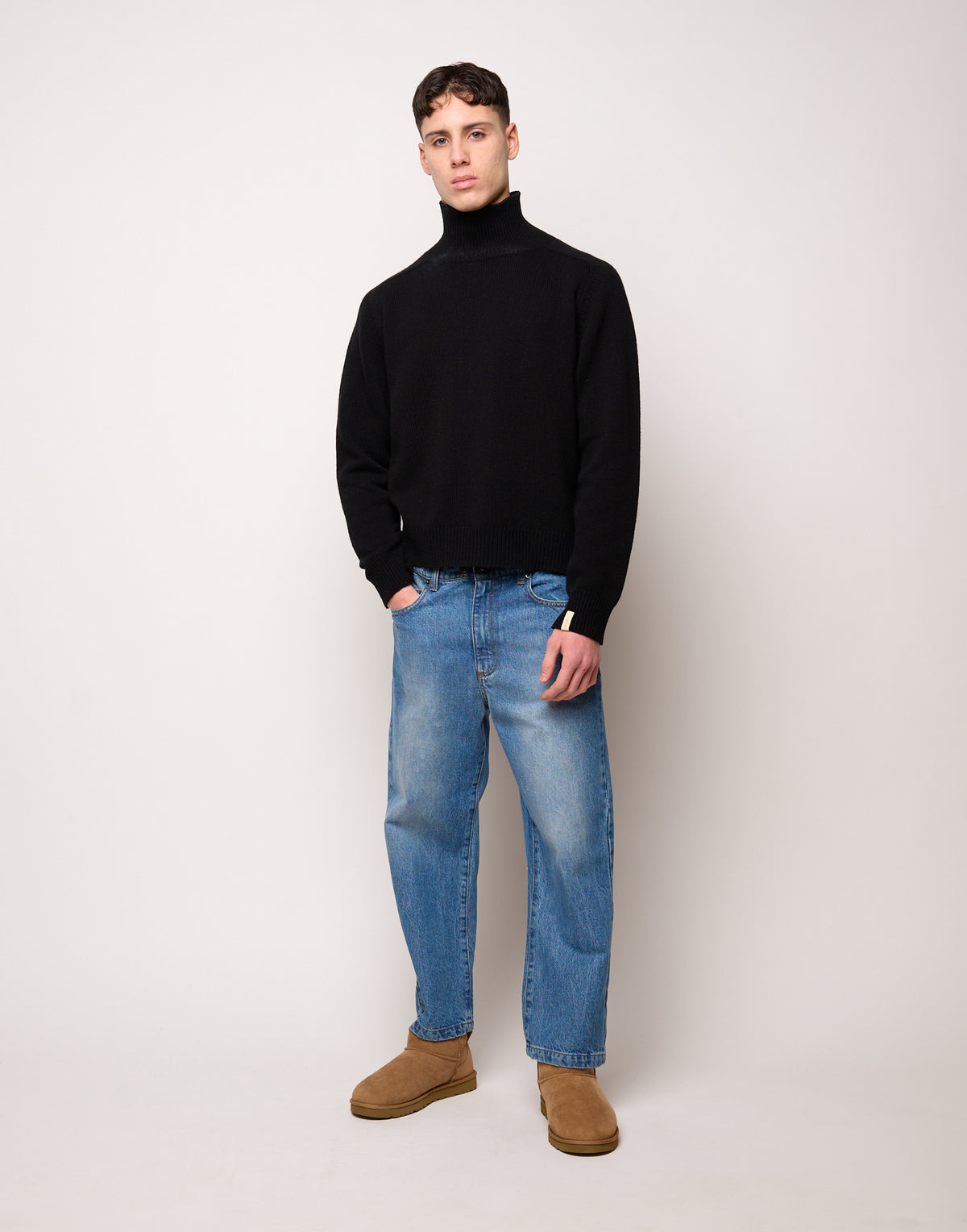 DOUUOD Maglia Collo Alto Genderless in Lana e Cashmere Nero