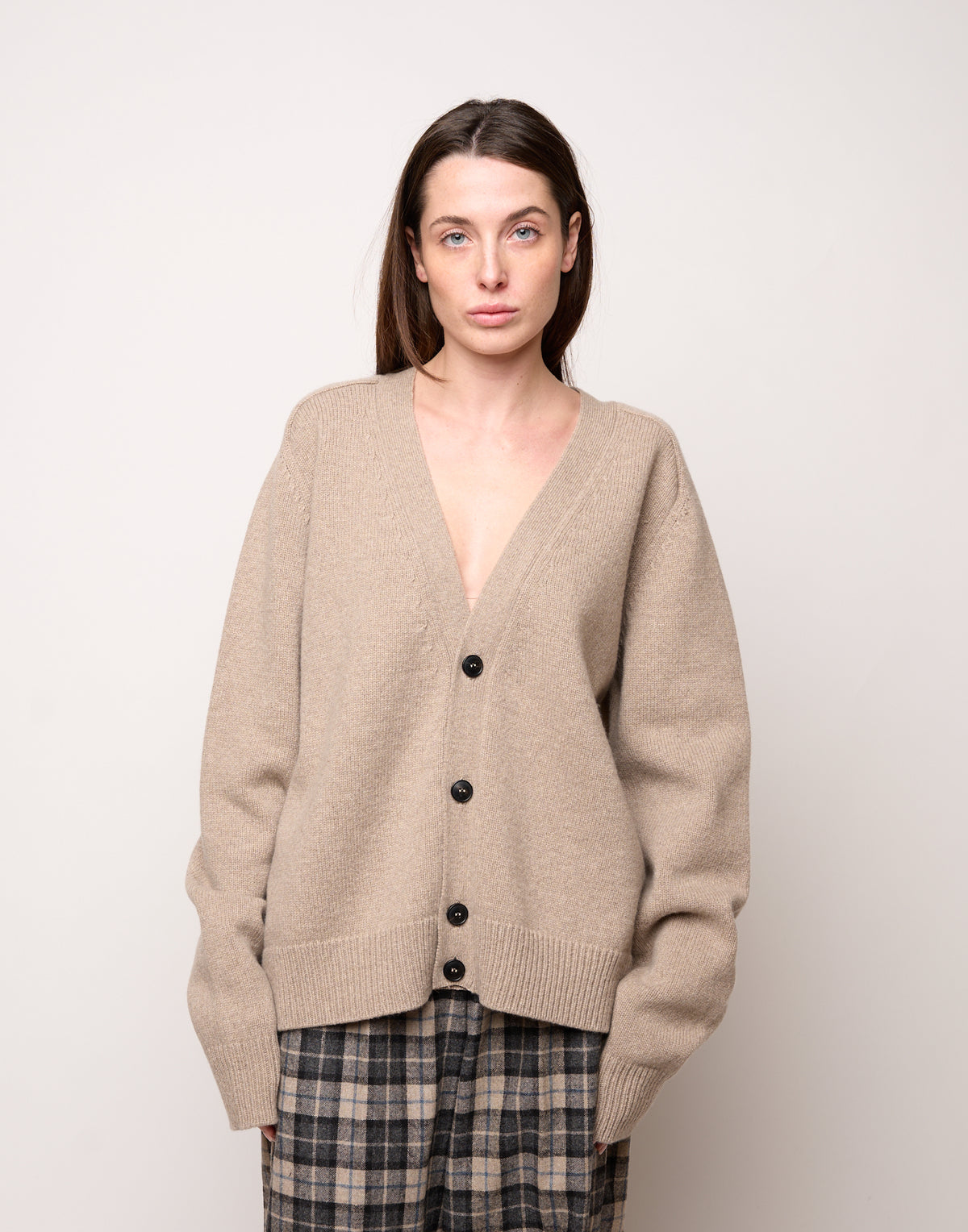 DOUUOD Cardigan Genderless con Scollo a V e Maniche Raglan in Lana e Cashmere Taupe