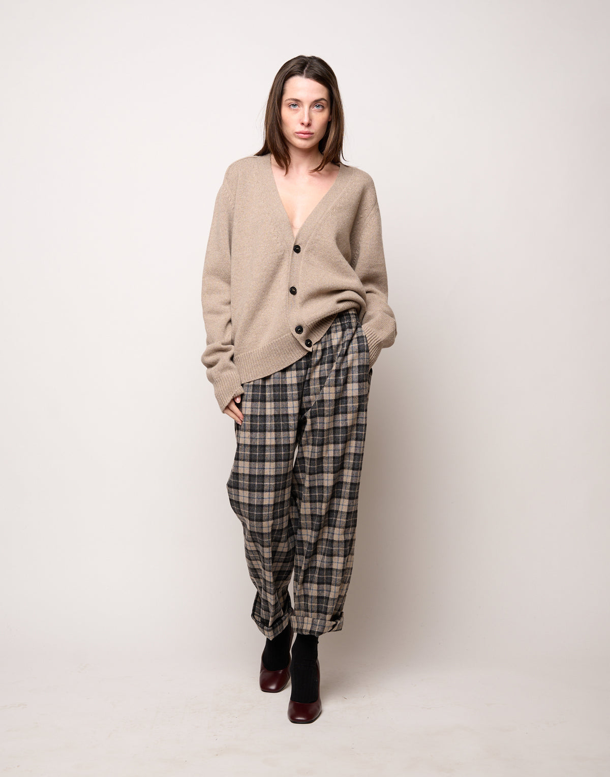 DOUUOD Cardigan Genderless con Scollo a V e Maniche Raglan in Lana e Cashmere Taupe