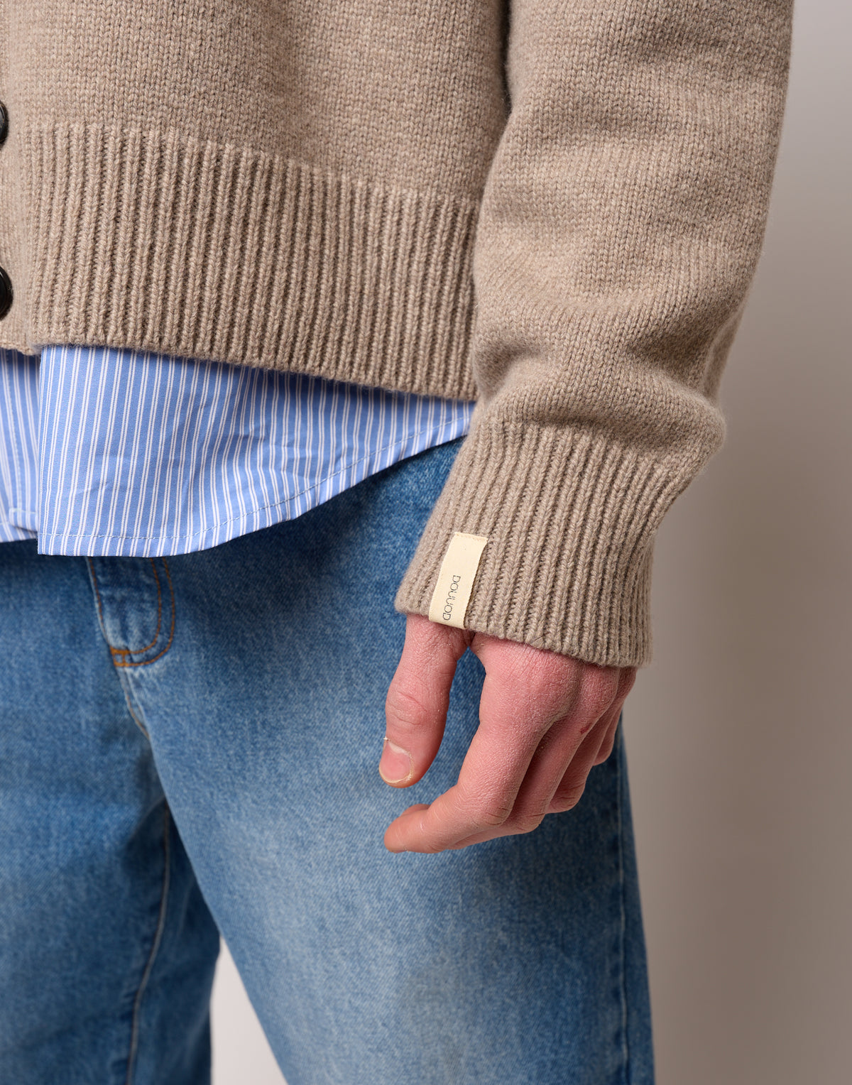 DOUUOD Cardigan Genderless con Scollo a V e Maniche Raglan in Lana e Cashmere Taupe