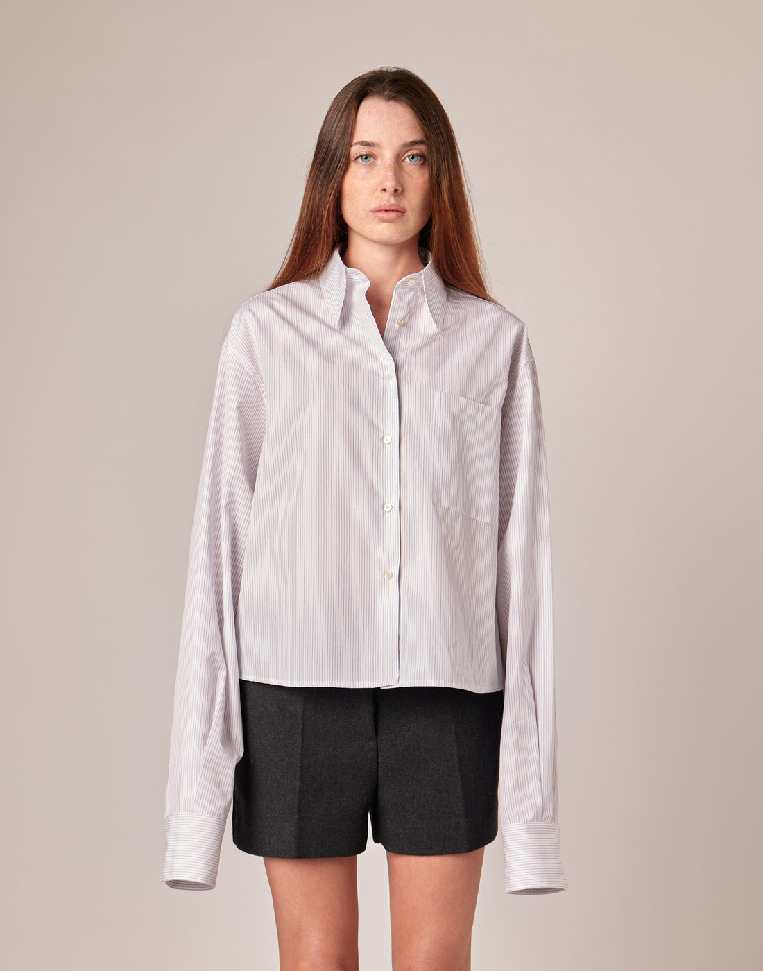 DOUUOD Camicia Cropped in Popeline Rigato Bianco/Bordeaux/Blu