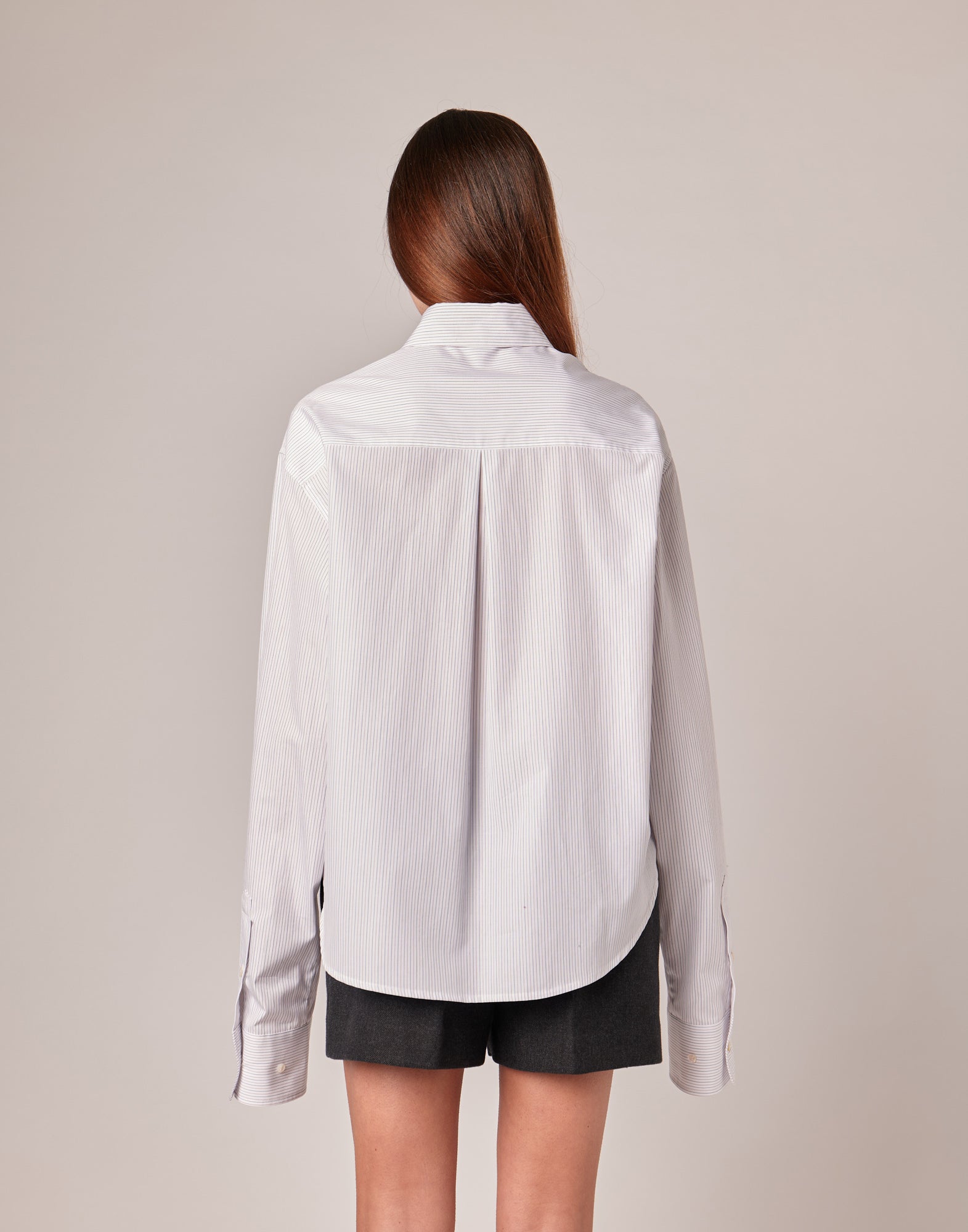 DOUUOD Camicia Cropped in Popeline Rigato Bianco/Bordeaux/Blu