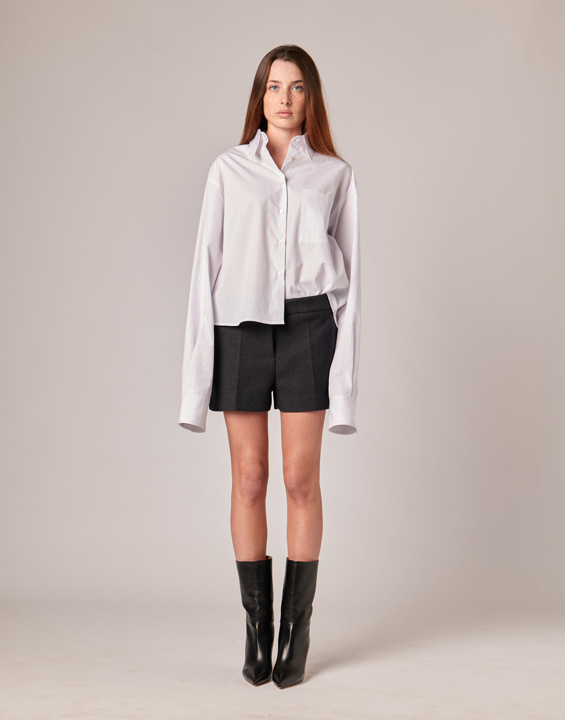 DOUUOD Camicia Cropped in Popeline Rigato Bianco/Bordeaux/Blu
