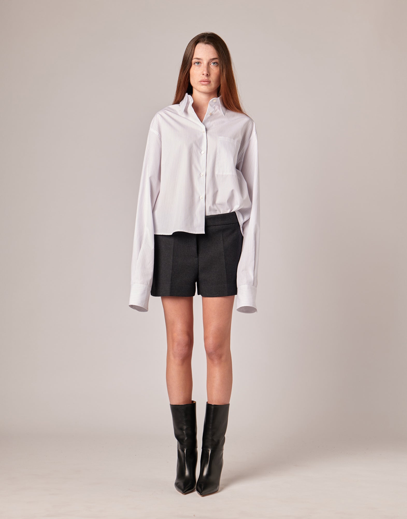 DOUUOD Camicia Cropped in Popeline Rigato Bianco/Bordeaux/Blu