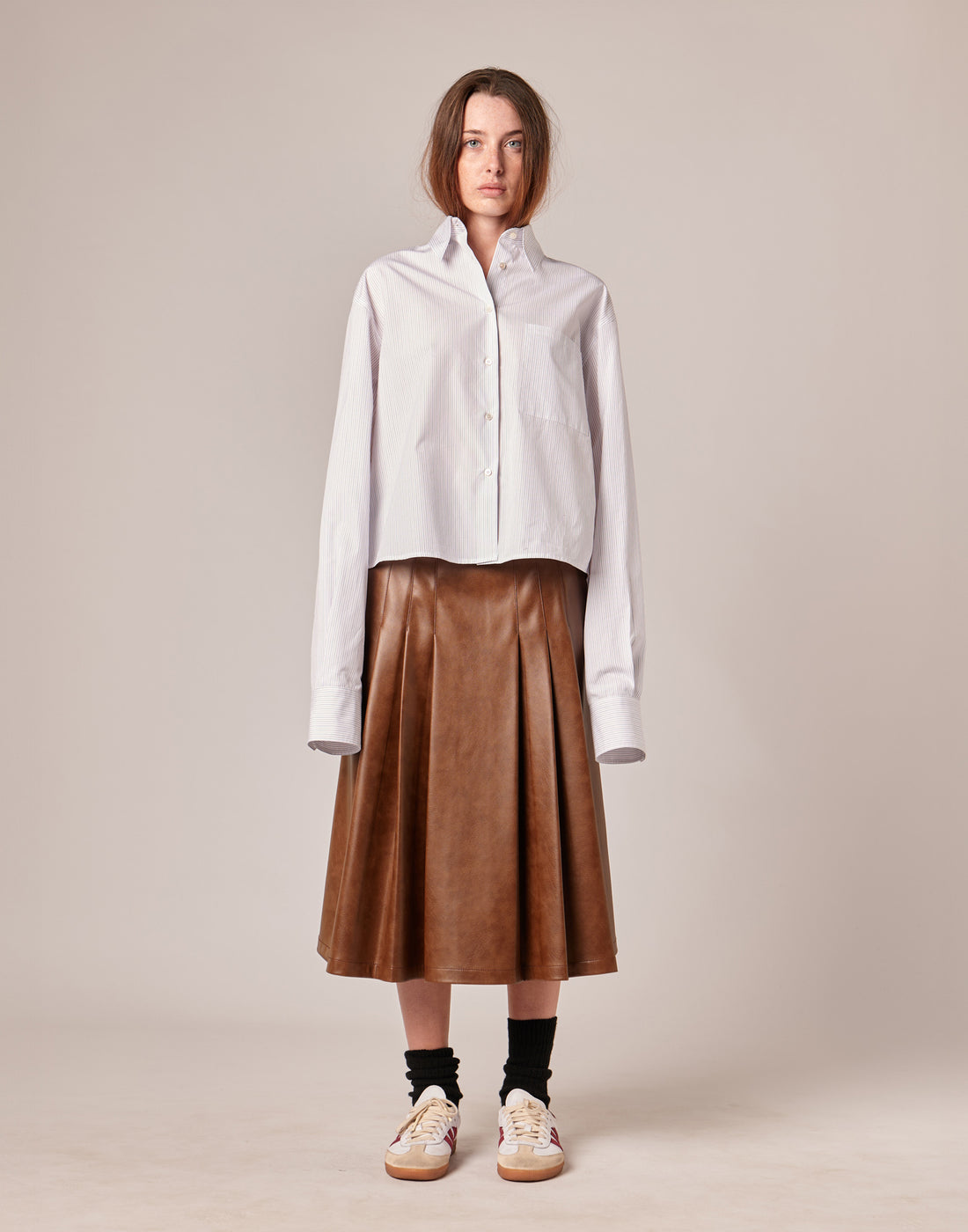 DOUUOD Camicia Cropped in Popeline Rigato Bianco/Bordeaux/Blu