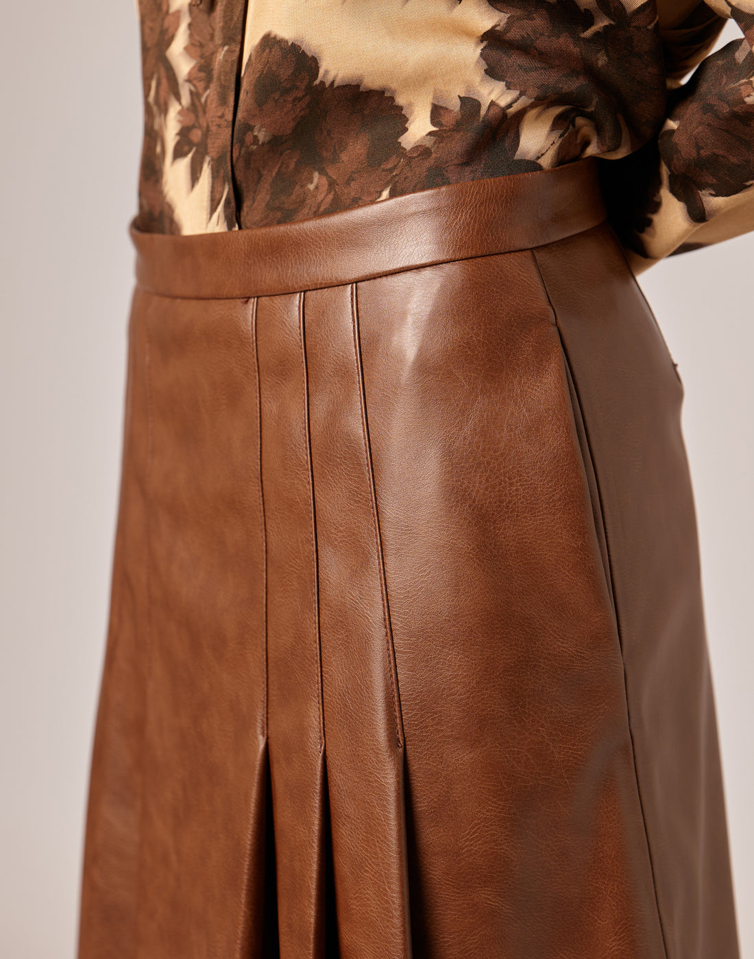 DOUUOD Gonna Longuette Plissettata in Eco Vintage Leather Caramello