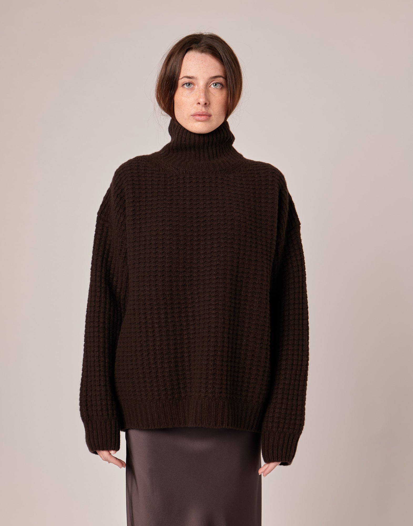 DOUUOD Maglione Dolcevita in Catenella di Lana Extrafine/Cashmere Cioccolato