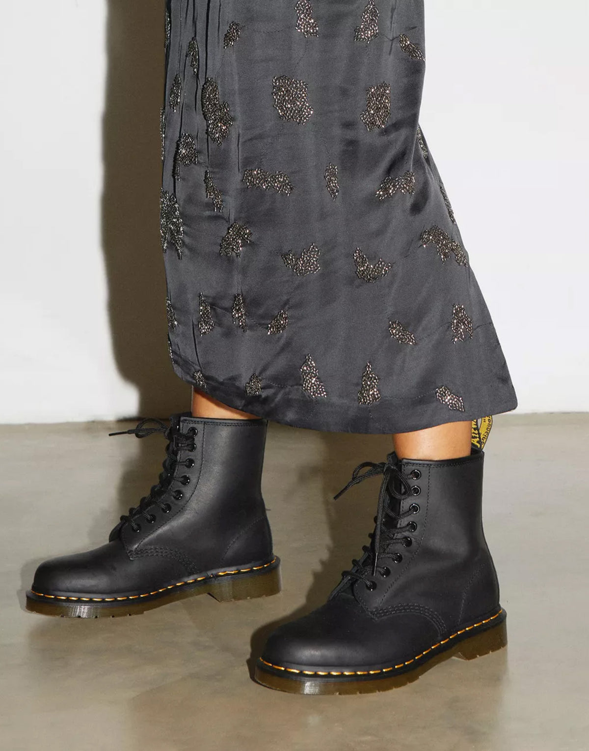 DR. MARTENS Anfibi 1460 Greasy Black