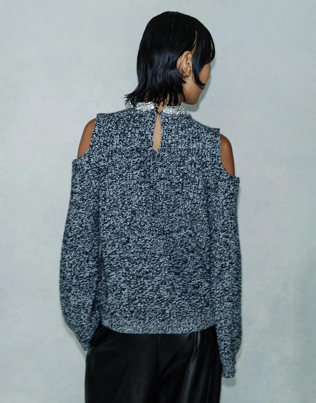 CIRCUS HOTEL Maglia Girocollo con Dettagli Cut-Out e Strass