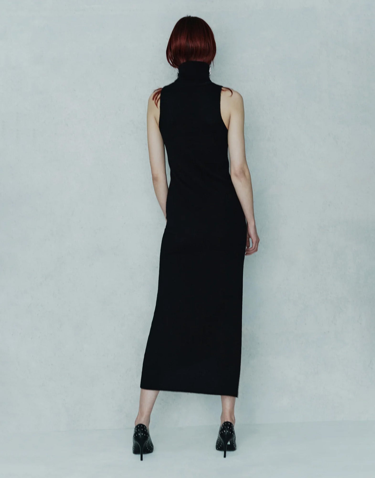 CIRCUS HOTEL Abito Dolcevita Smanicato in Cashmere Nero – Fango