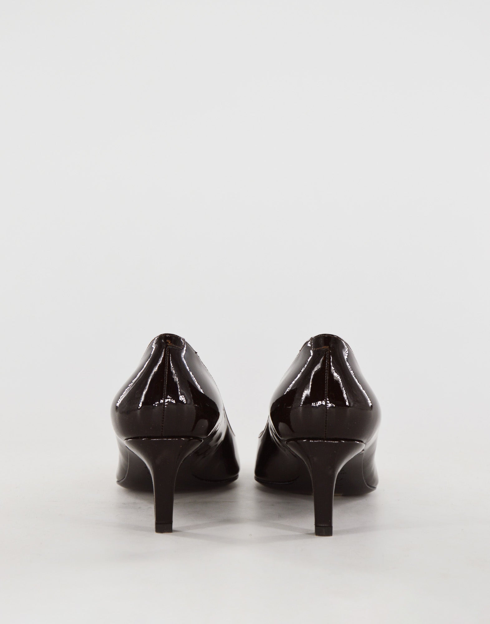 DOUUOD Décolleté in vernice a Punta Testa di Moro