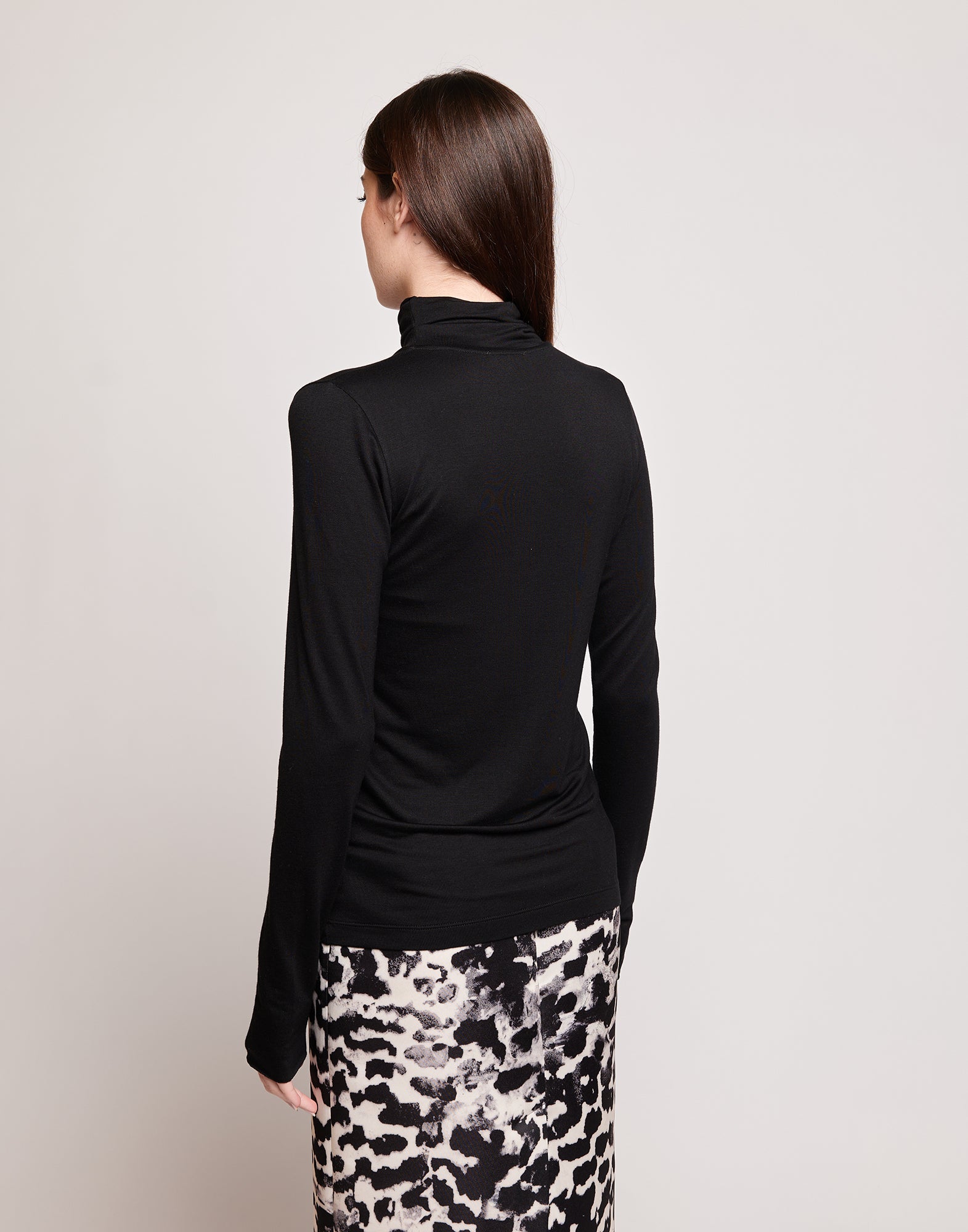 DOUUOD T-shirt a Collo Alto in Jersey di Viscosa Stretch Nera