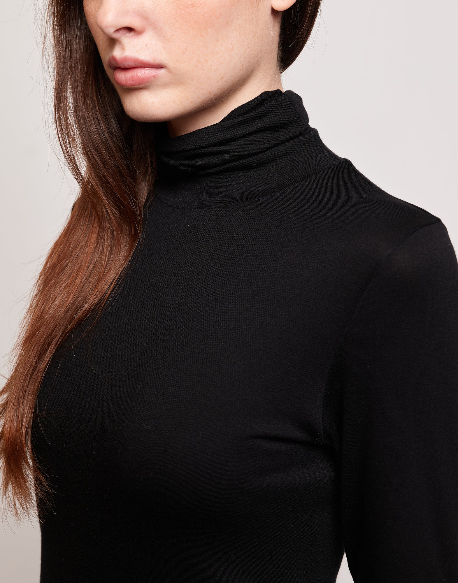 DOUUOD T-shirt a Collo Alto in Jersey di Viscosa Stretch Nera