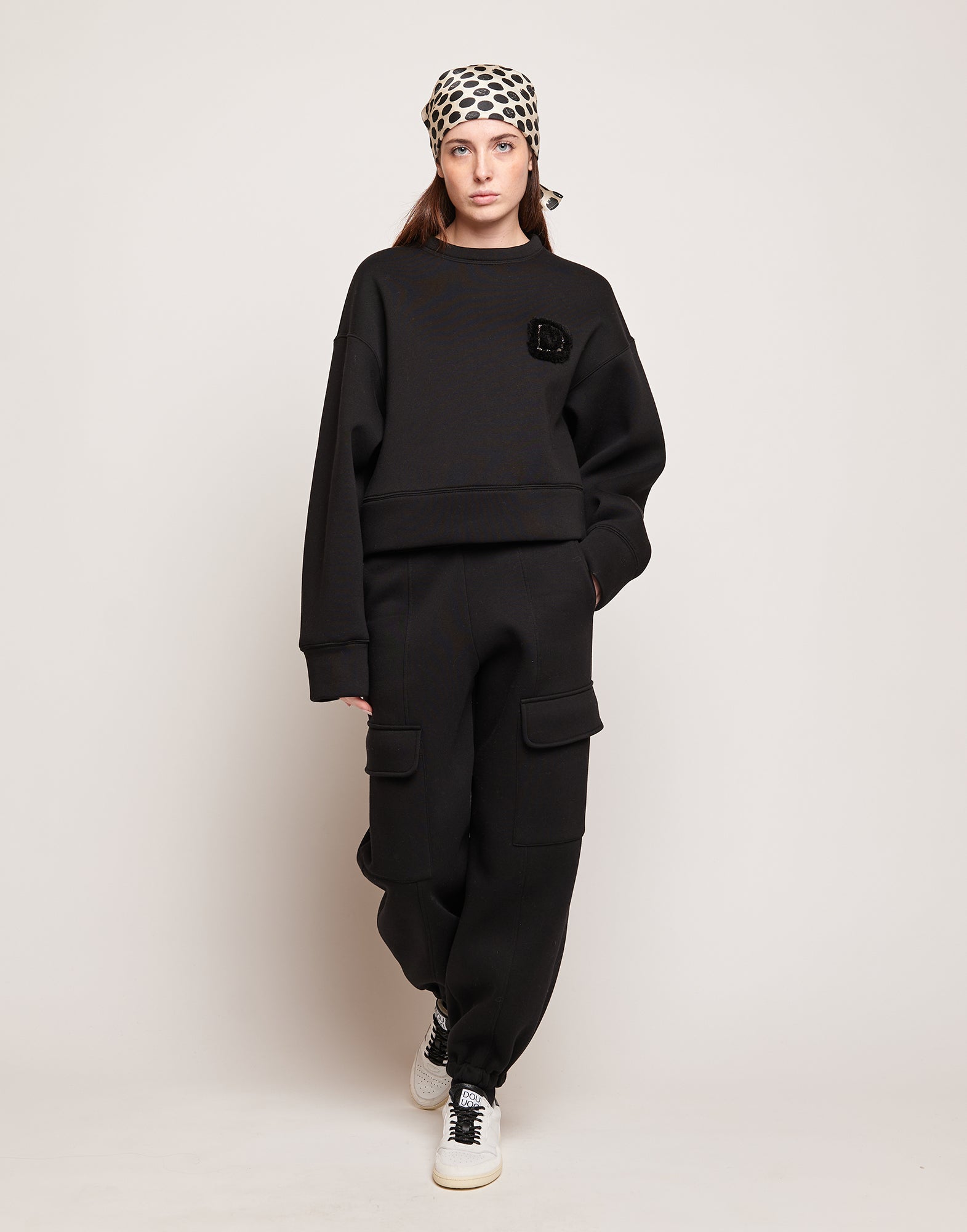 DOUUOD Felpa Crop in Cotone con Ricamo Applicato Nera