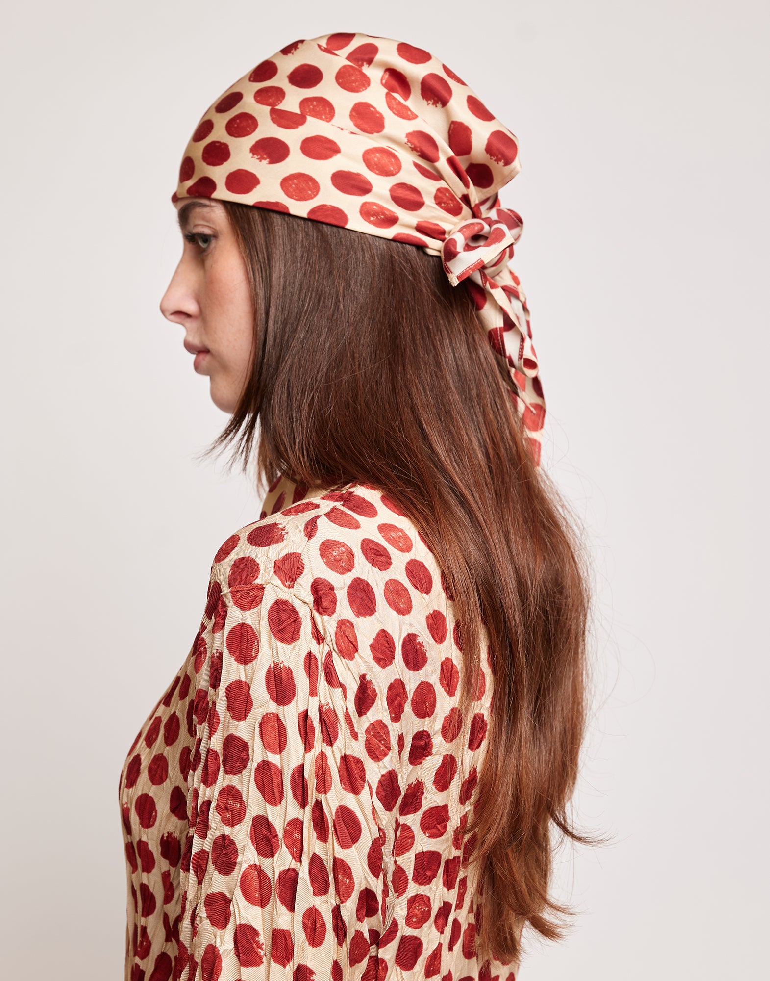 DOUUOD Camicia Stampata a Pois in Twill Plissé Vaniglia/Cherry
