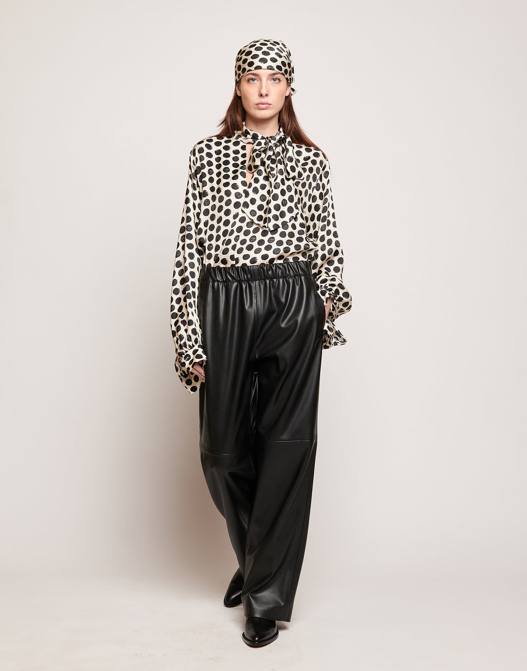 DOUUOD Blusa in Twill Stampato a Pois con Collo a Sciarpa Champagne/Nero