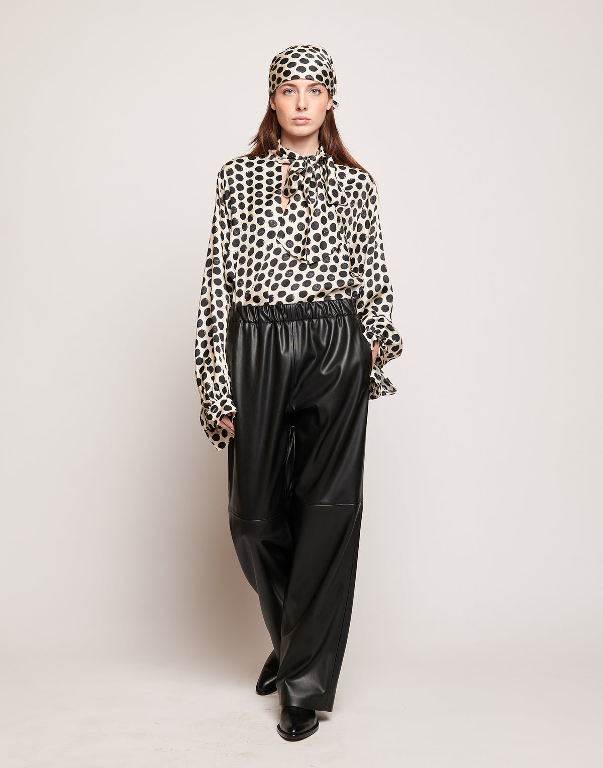 DOUUOD Blusa in Twill Stampato a Pois con Collo a Sciarpa Champagne/Nero