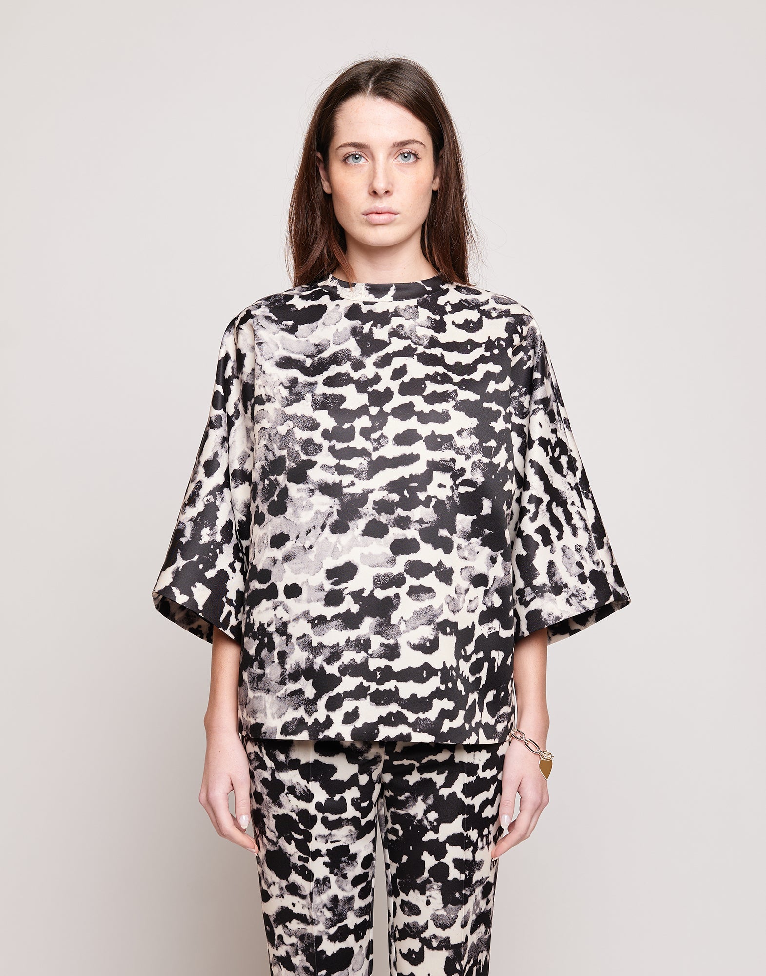 DOUUOD Casacca Kimono in Duchesse Stampata Maculata