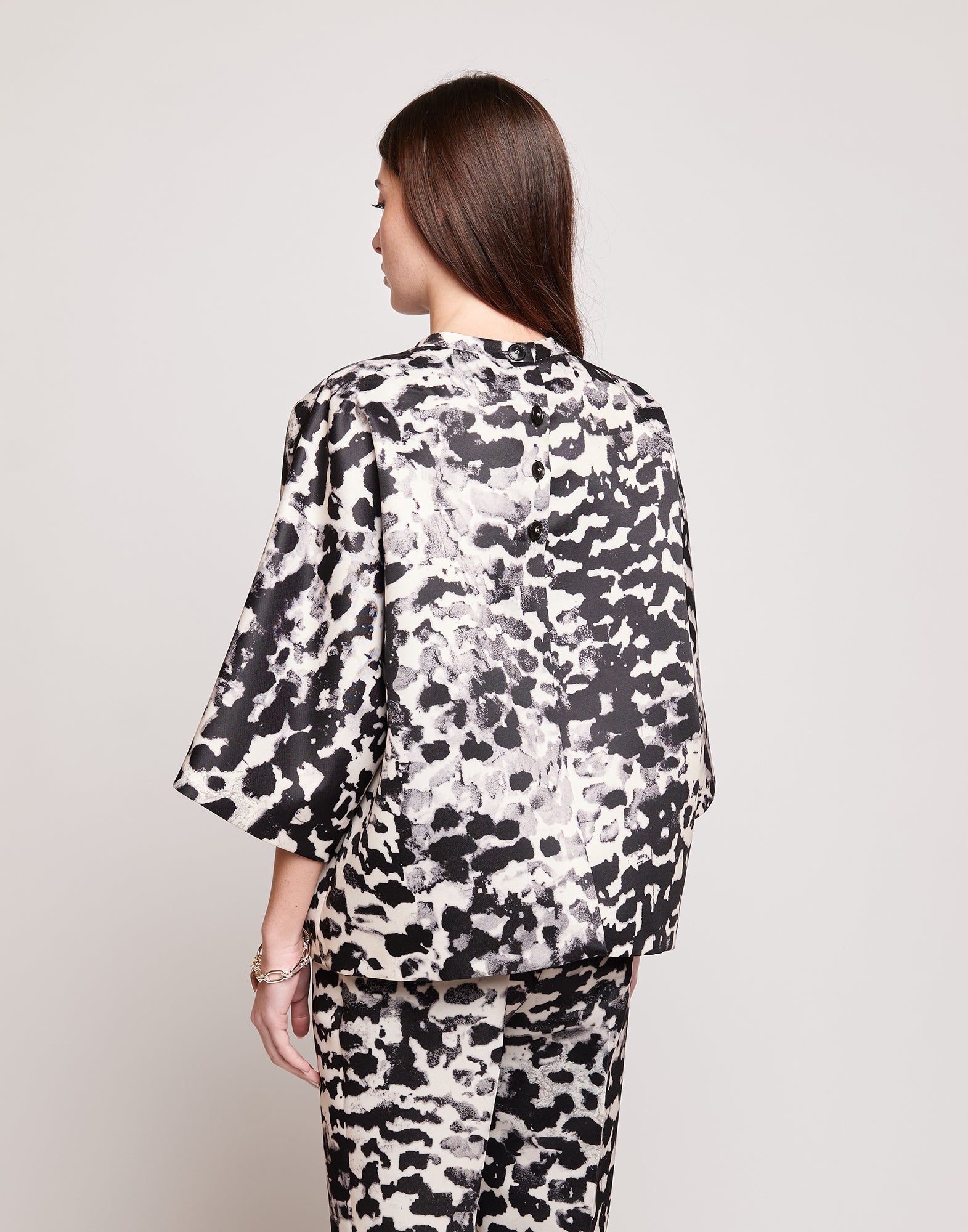 DOUUOD Casacca Kimono in Duchesse Stampata Maculata