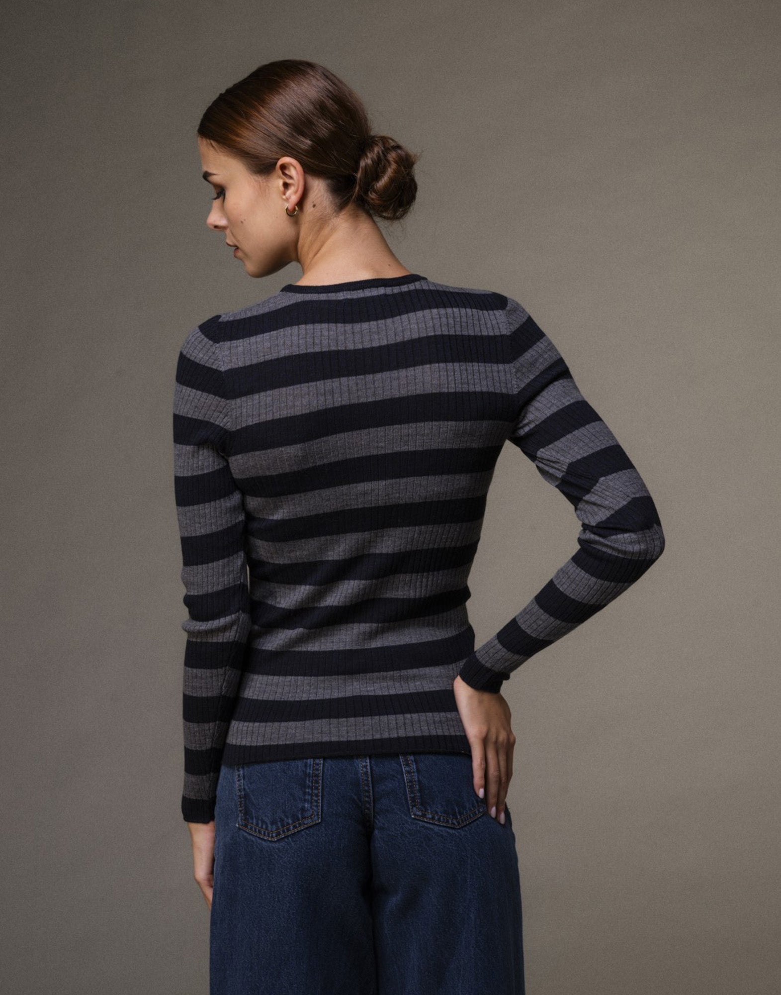 MAJESTIC FILATURES Maglia Girocollo a Costine in Merinos Superfine Blu/Grigio