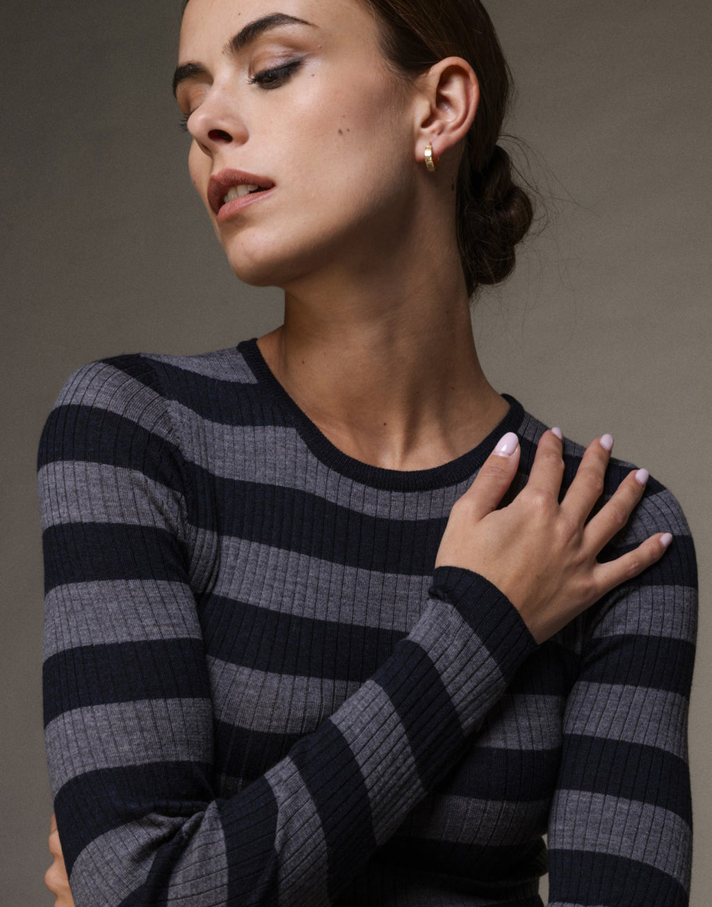 MAJESTIC FILATURES Maglia Girocollo a Costine in Merinos Superfine Blu/Grigio