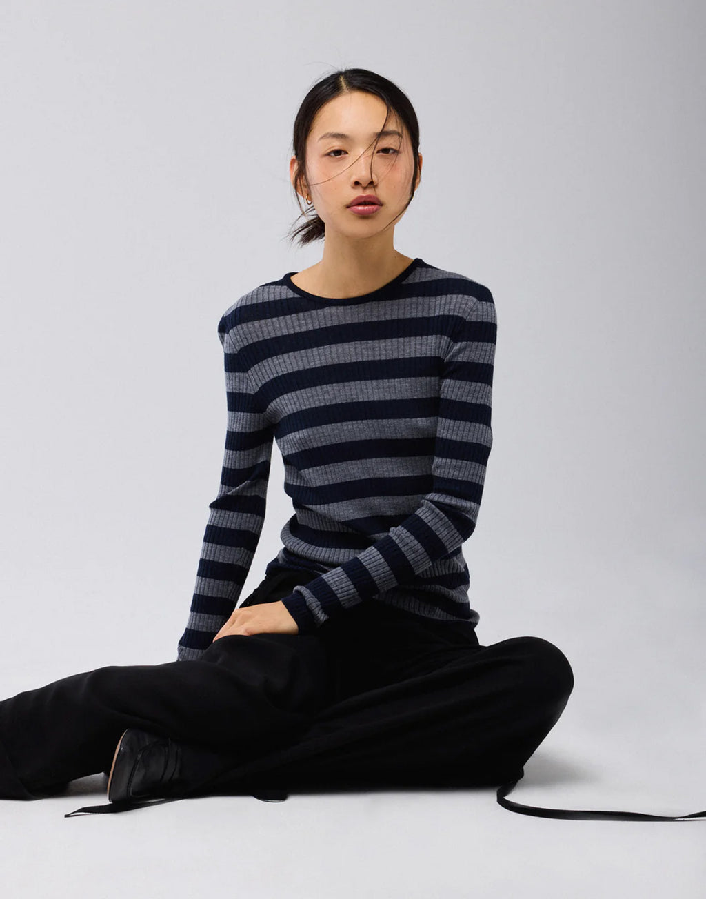 MAJESTIC FILATURES Maglia Girocollo a Costine in Merinos Superfine Blu/Grigio