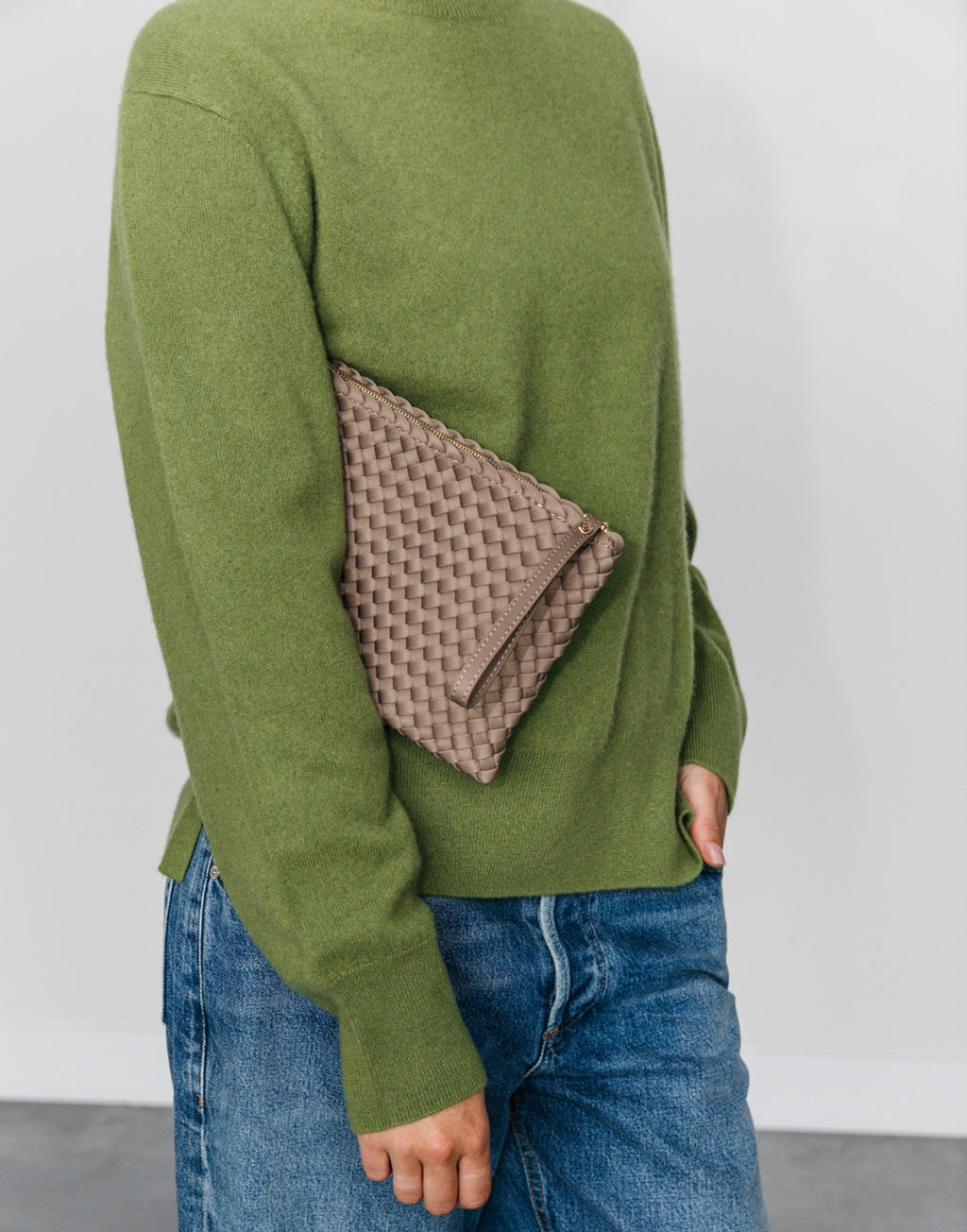 MARREA Clutch in Neoprene Intrecciato Taupe Secret