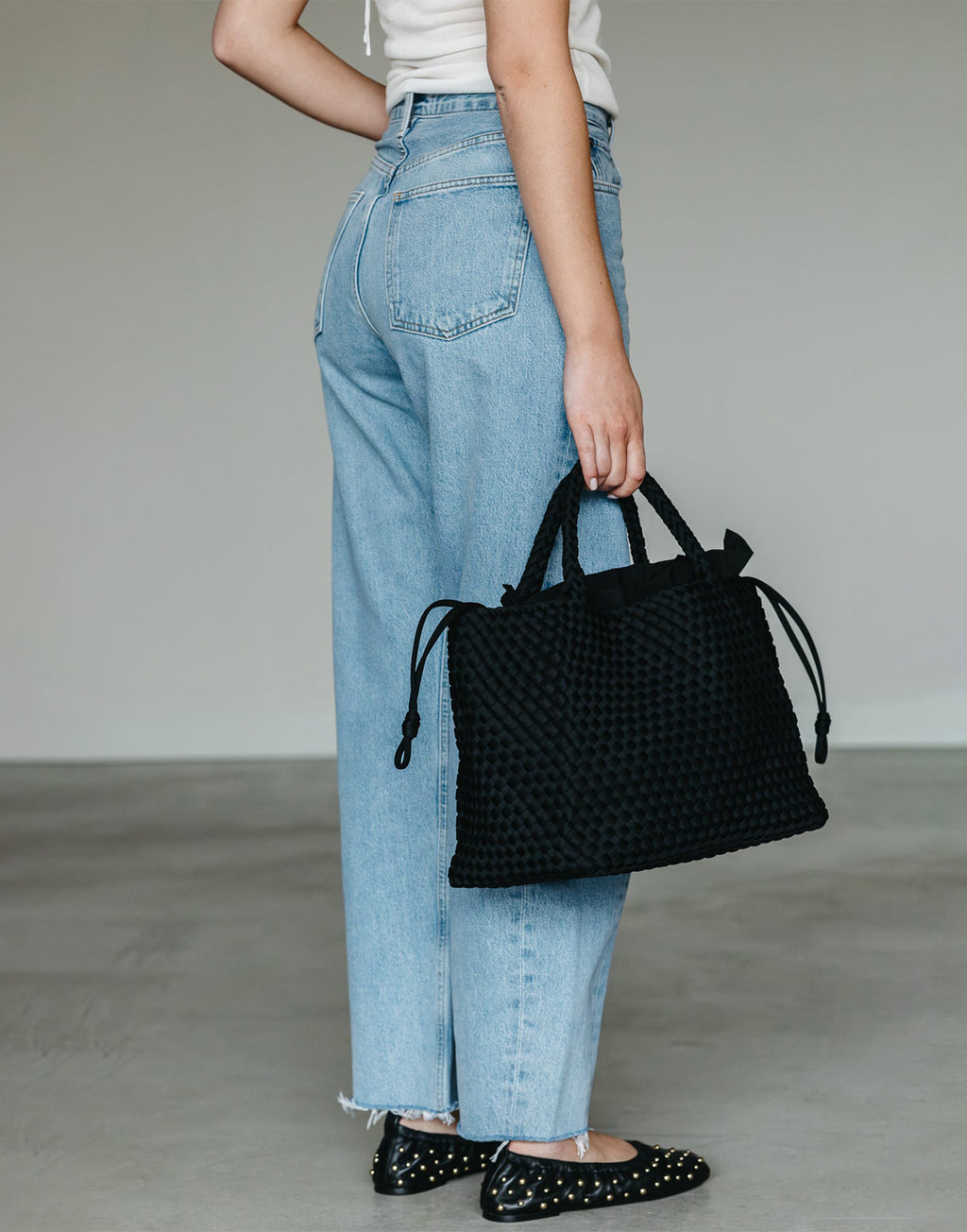 MARREA Shopping Media in Neoprene Intrecciato Di Nero