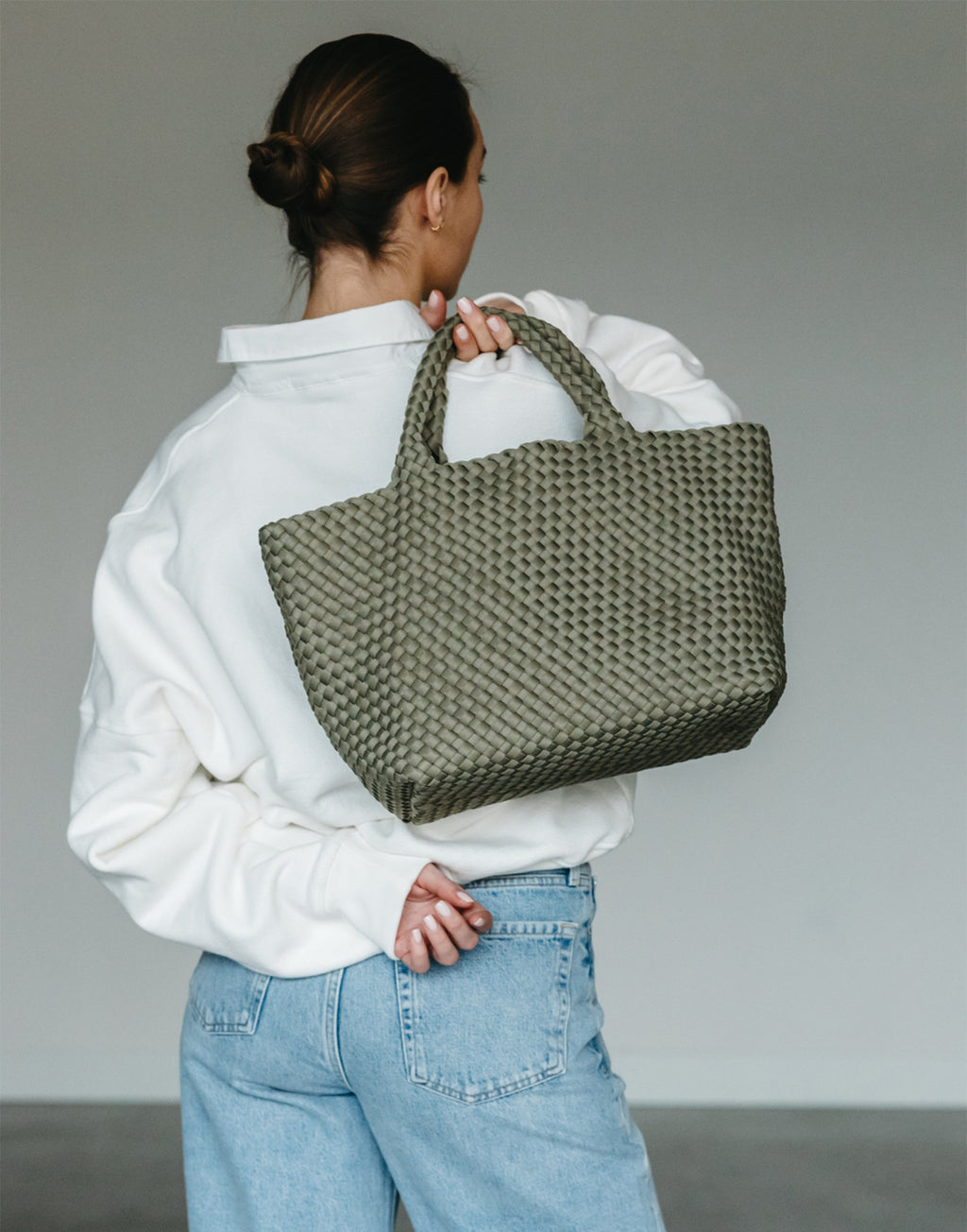 MARREA Shopping Media in Neoprene Intrecciato Dark Oliva