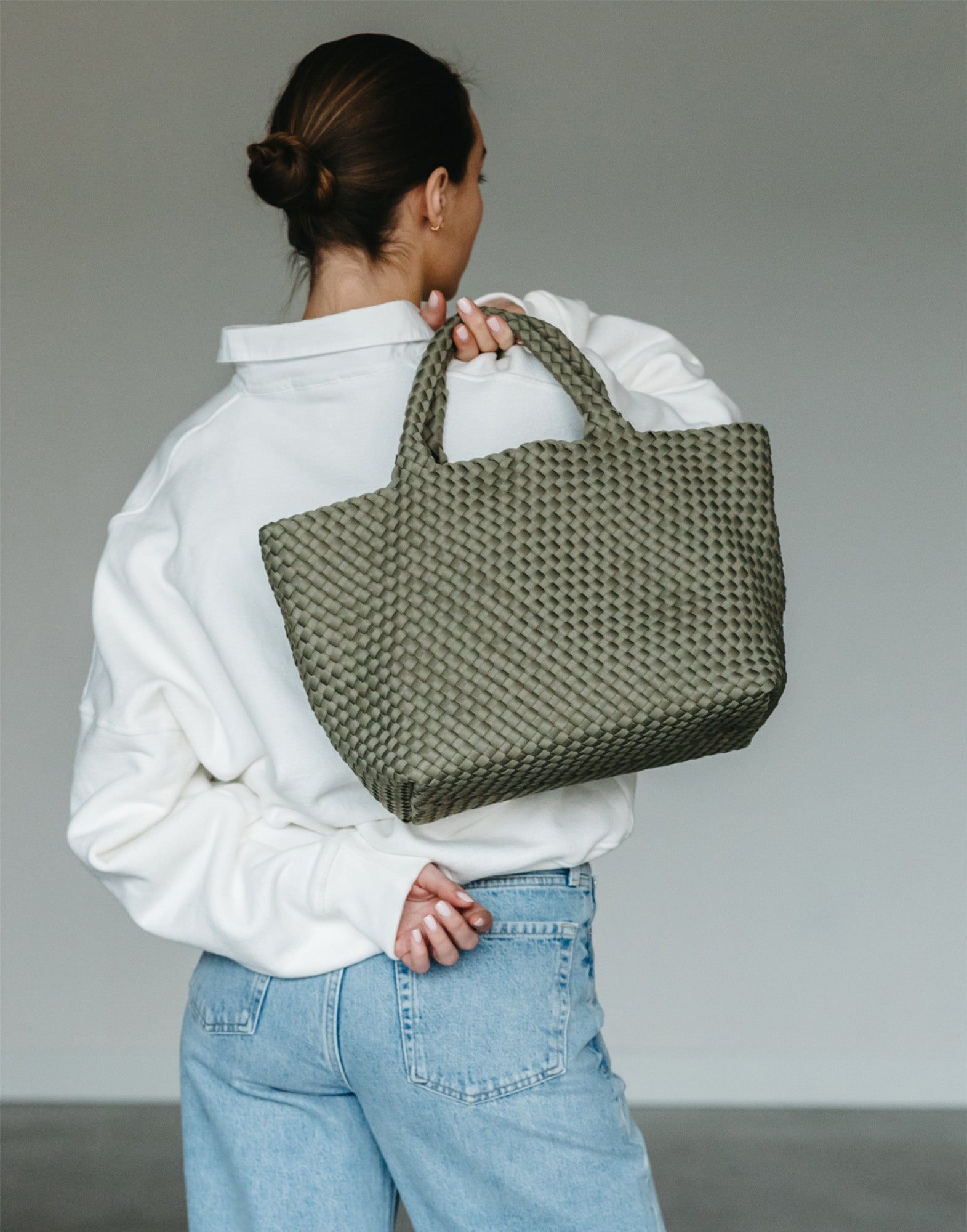 MARREA Shopping Media in Neoprene Intrecciato Dark Oliva