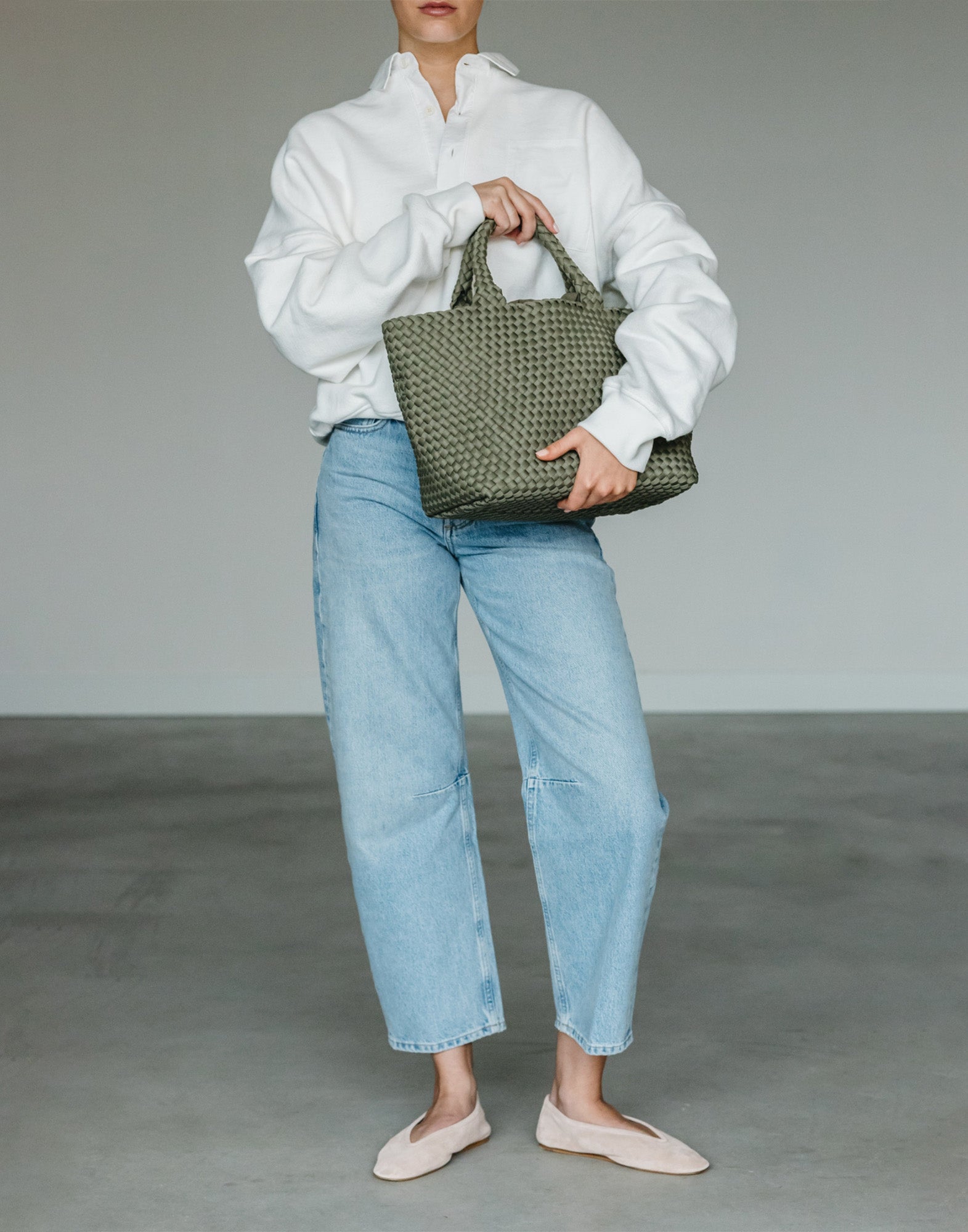 MARREA Shopping Media in Neoprene Intrecciato Dark Oliva