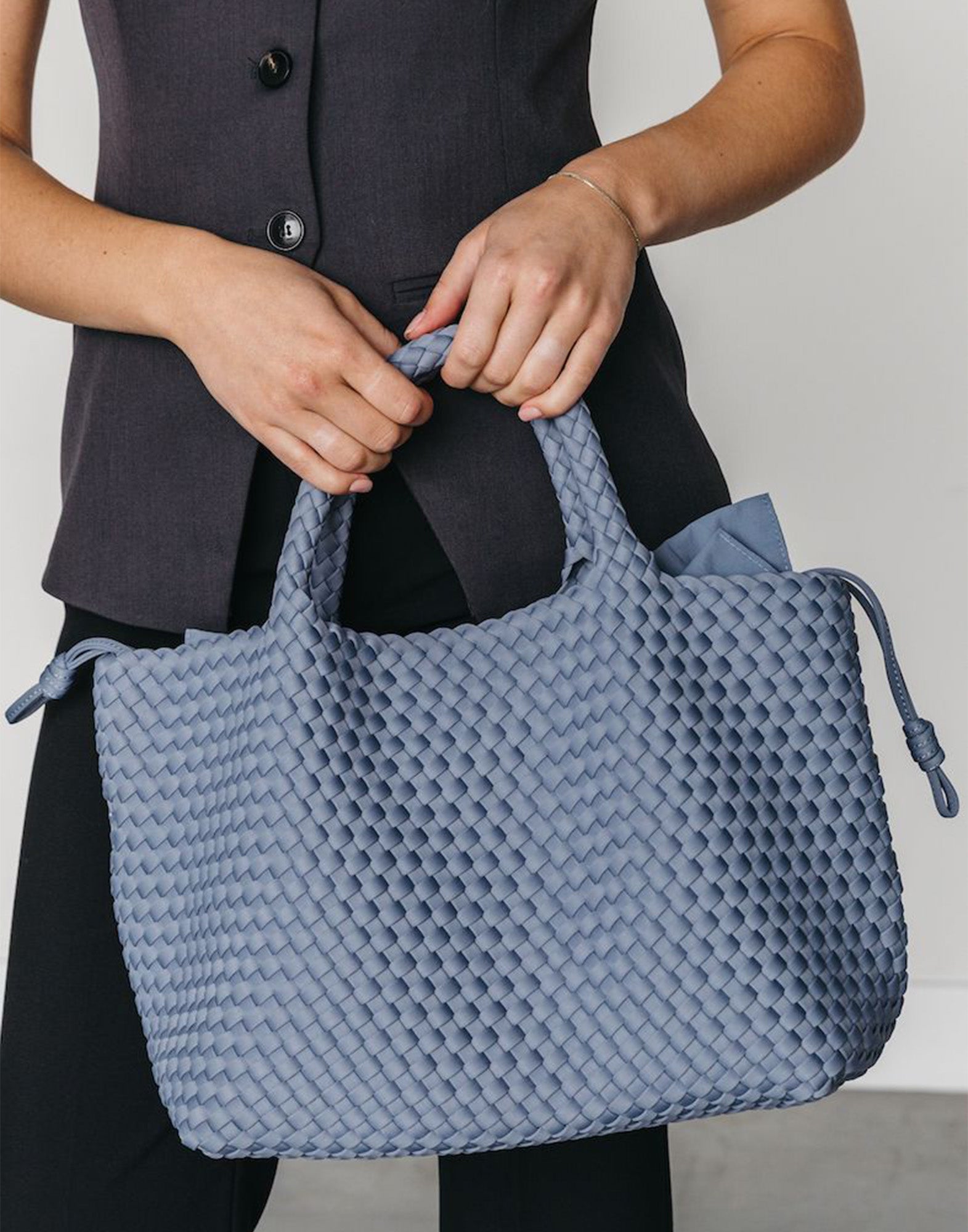 MARREA Shopping Media in Neoprene Intrecciato Ice Ice baby