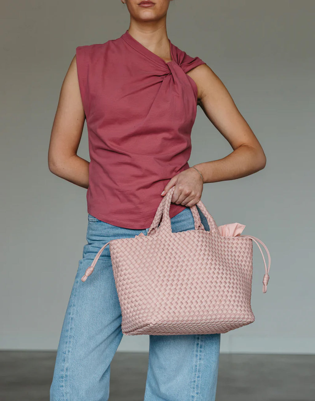 MARREA Shopping Media in Neoprene Intrecciato Pillow Talk