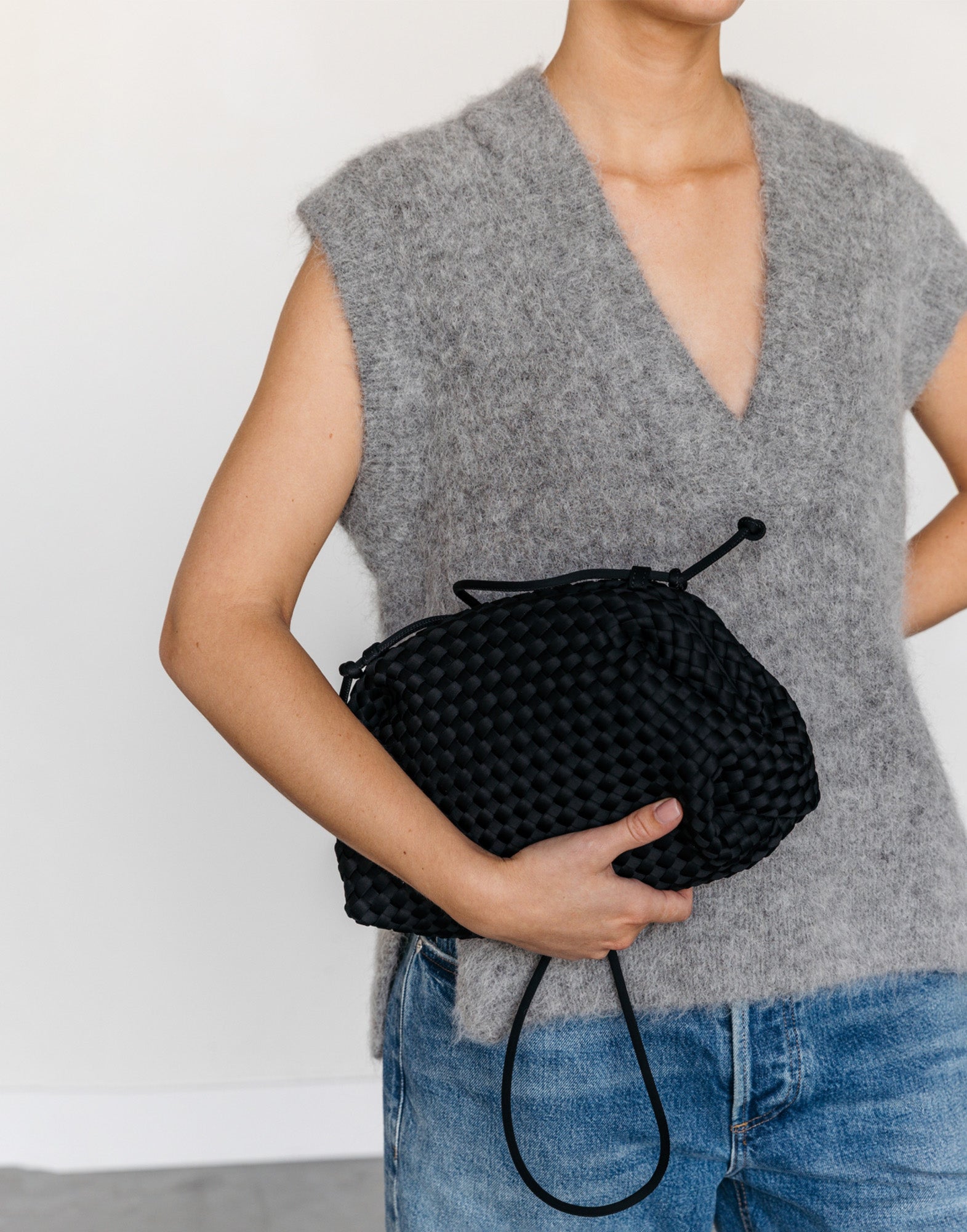 MARREA Pochette in Neoprene Intrecciato Di Nero