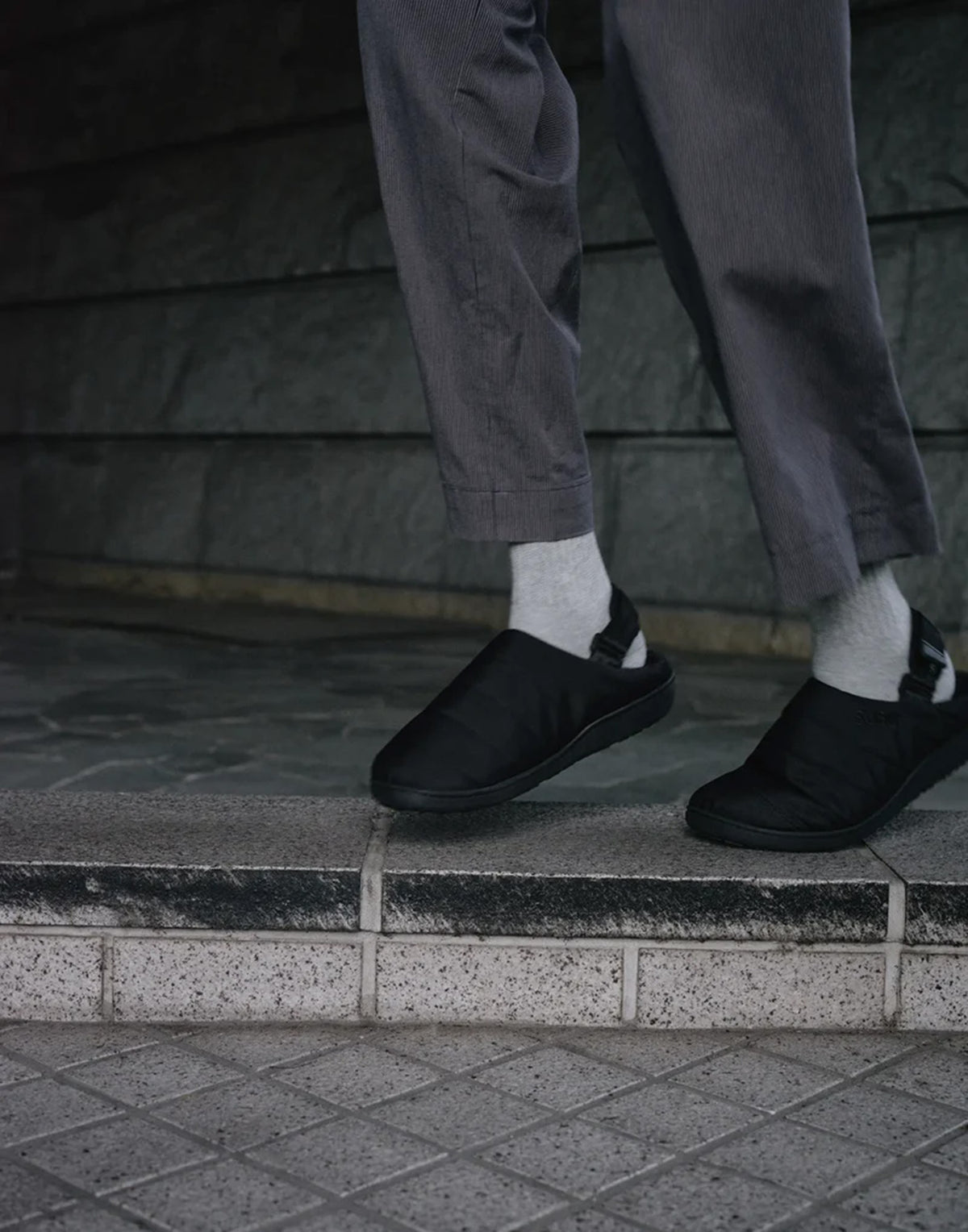 SUBU Slip On Nannen +H avec bride Noir